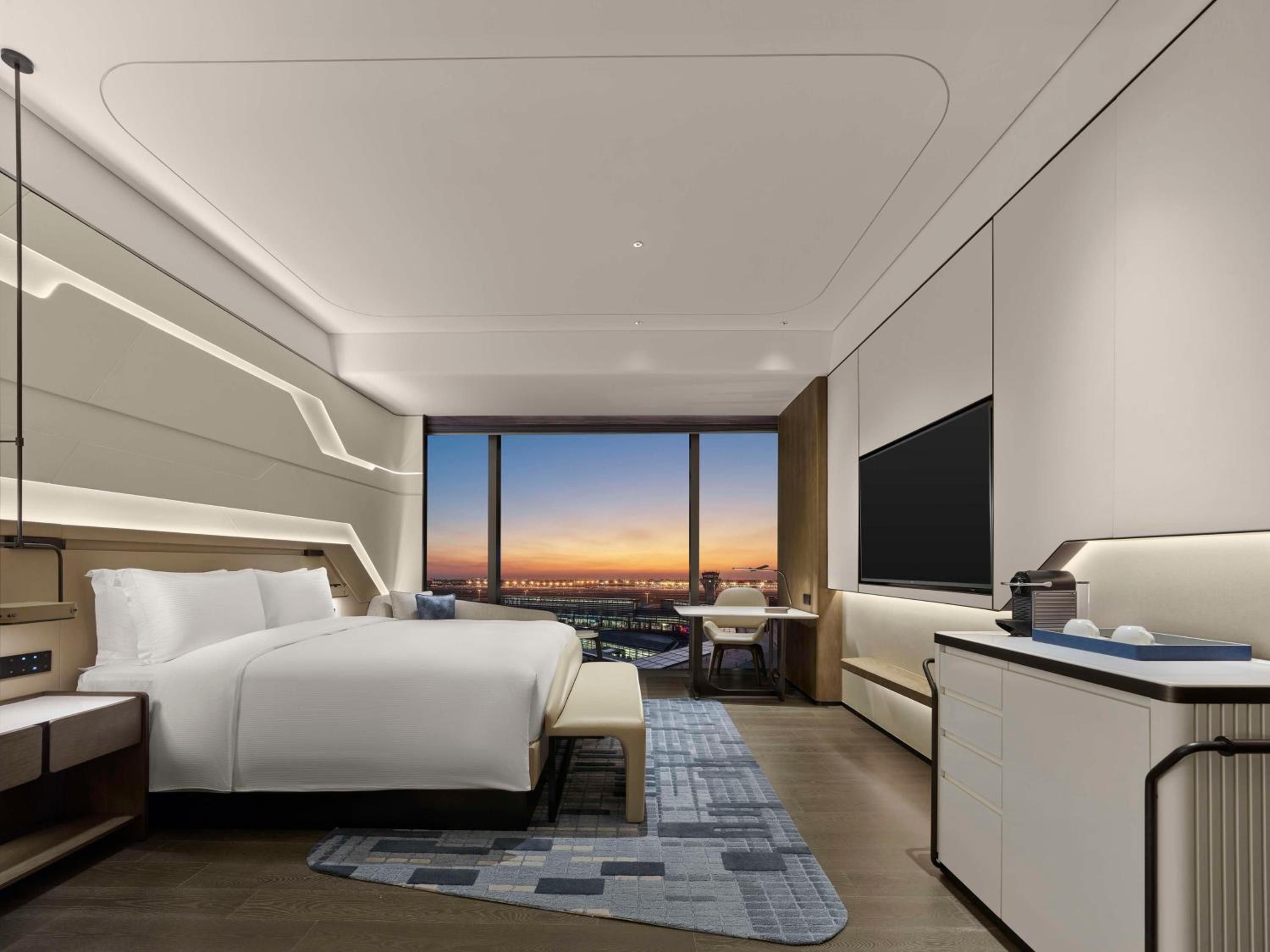 Executive King Room - Airport View