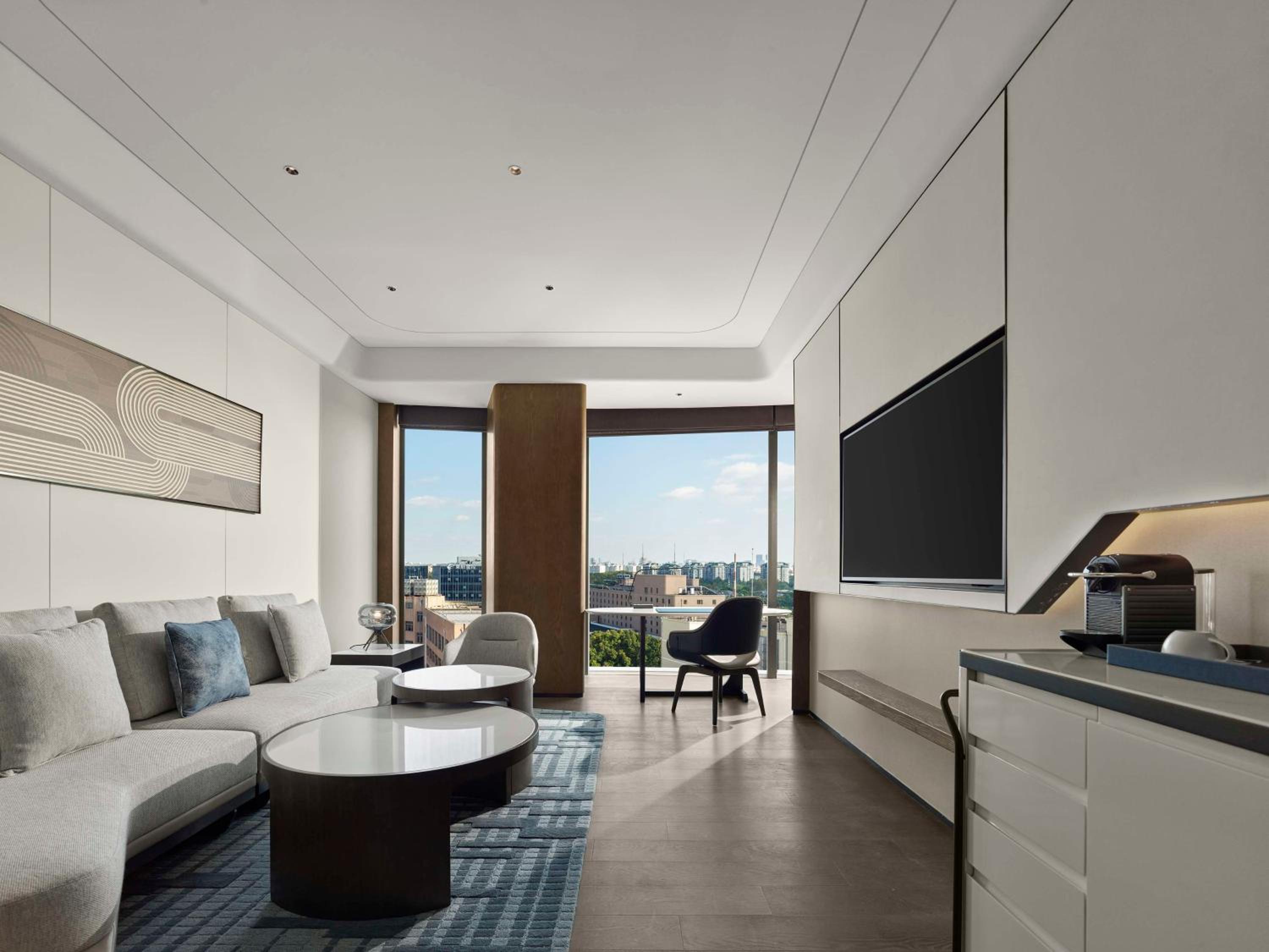 Deluxe King Suite