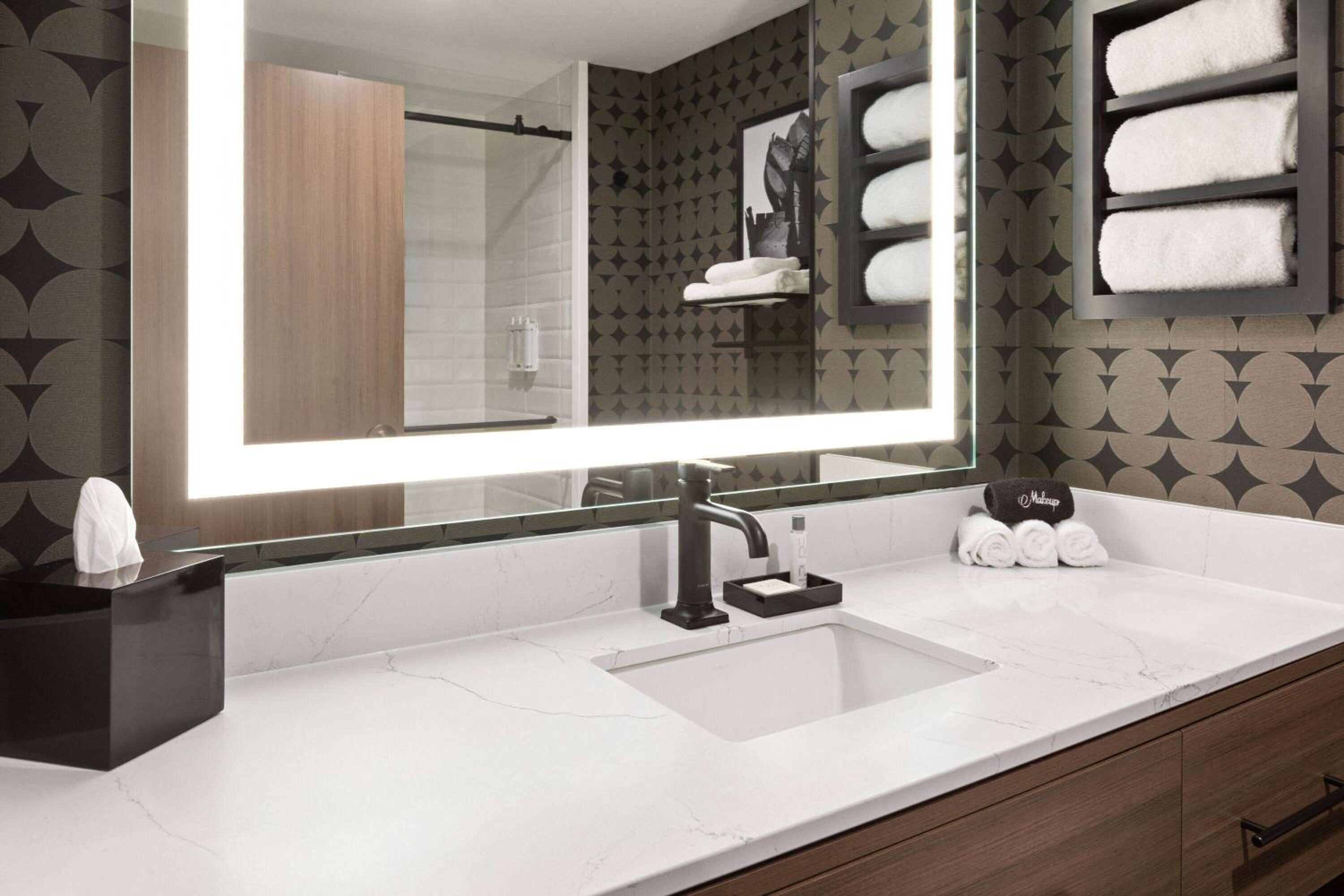 King Room - Non-Smoking - Photo 2