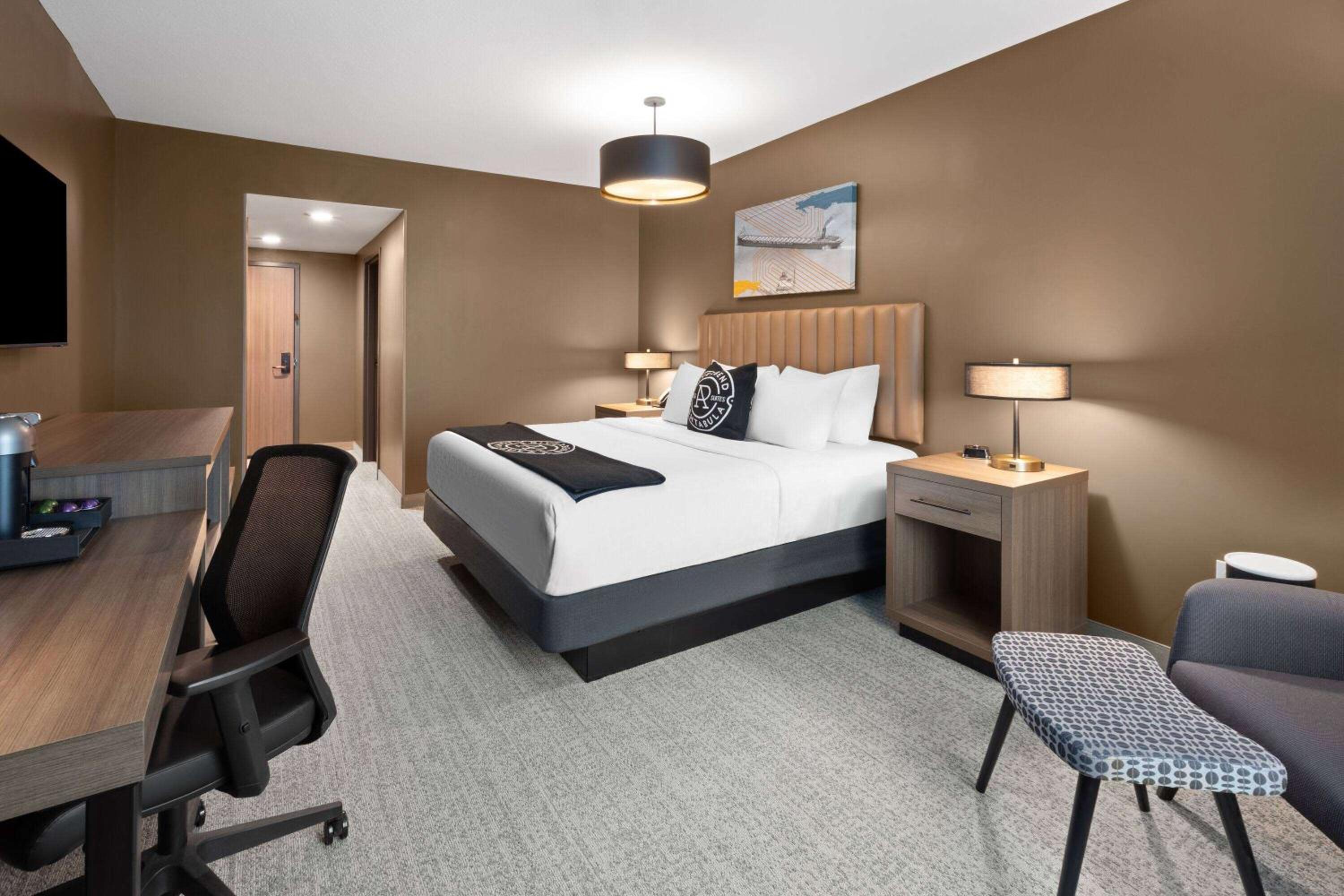 King Room - Non-Smoking - Photo 3