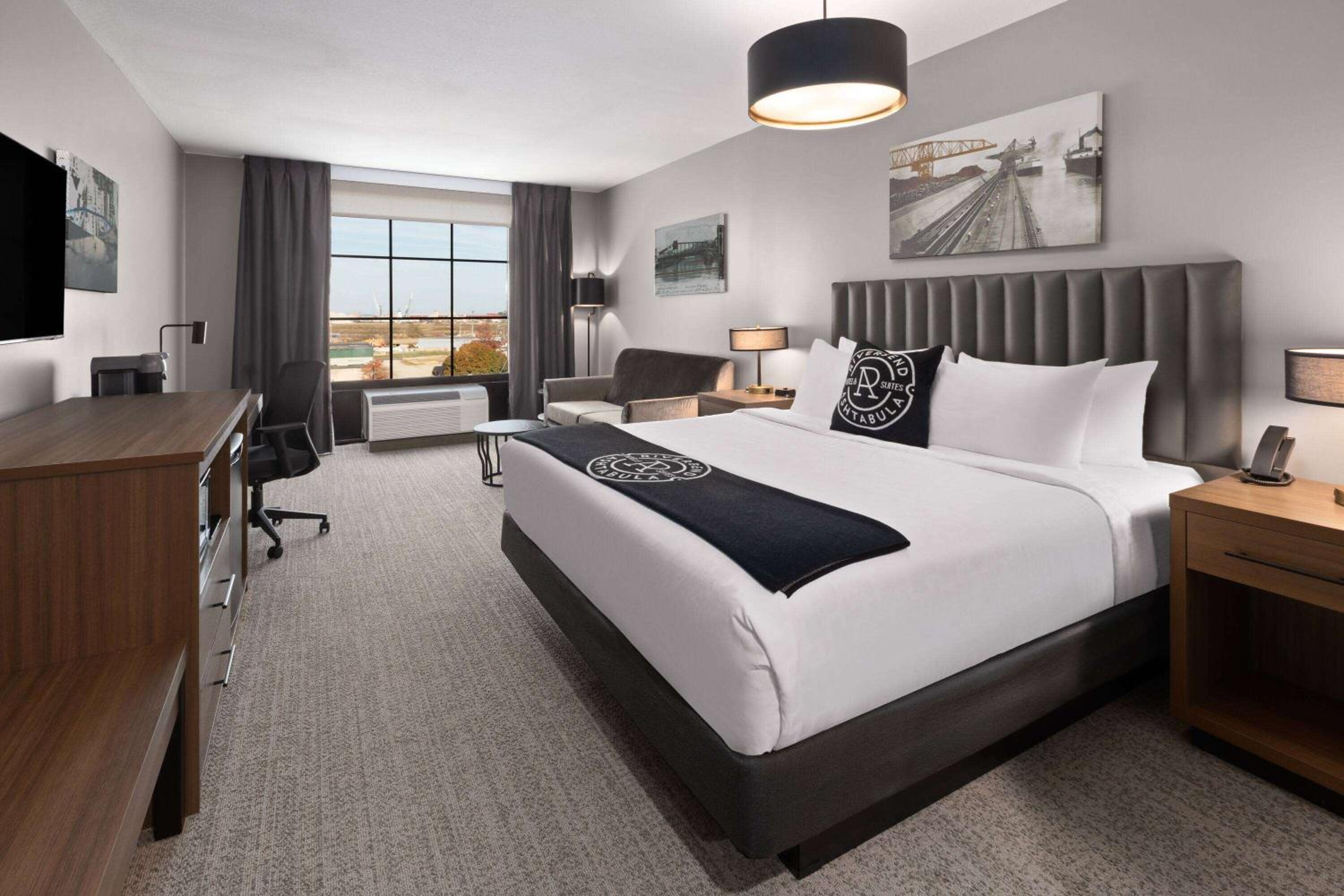 King Room with River View - Non-Smoking - Photo 1
