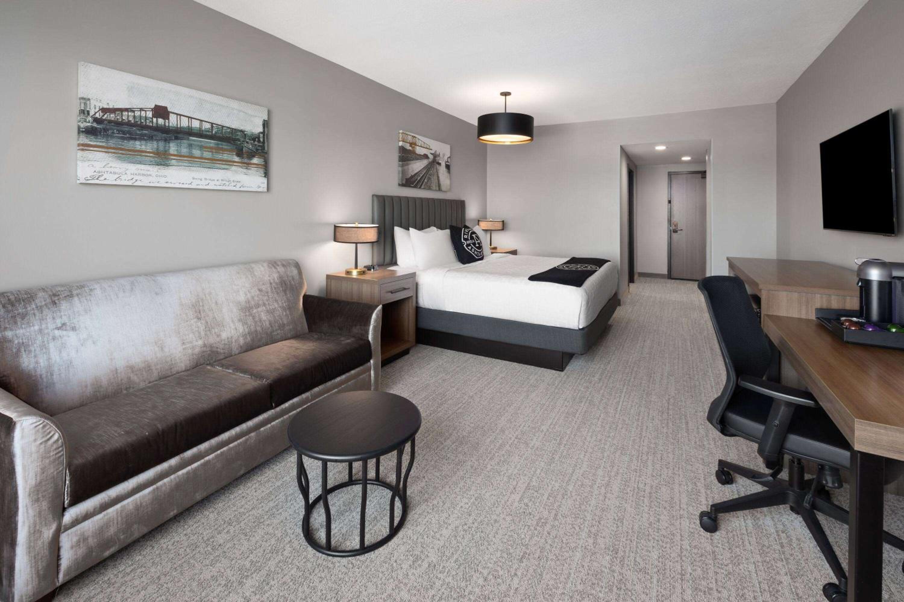 King Room with River View - Non-Smoking - Photo 2