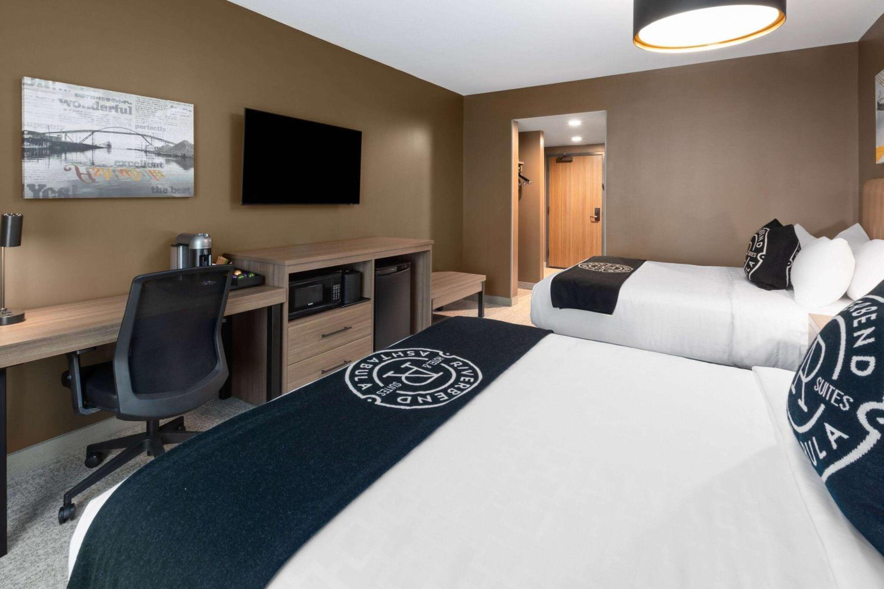 Queen Room with Two Queen Beds - Non-Smoking - Photo 2