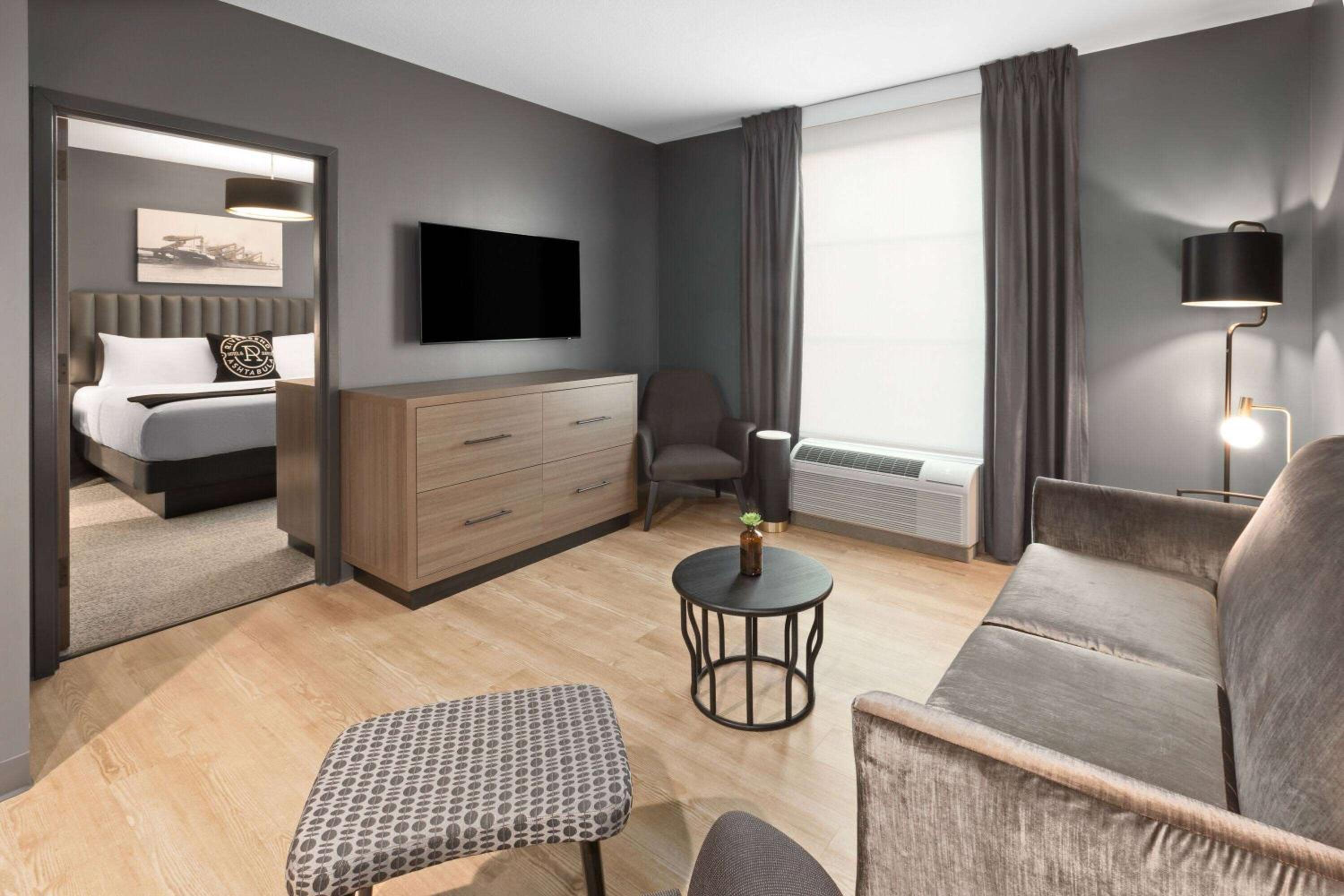 One-Bedroom King Suite - Non-Smoking - Photo 1