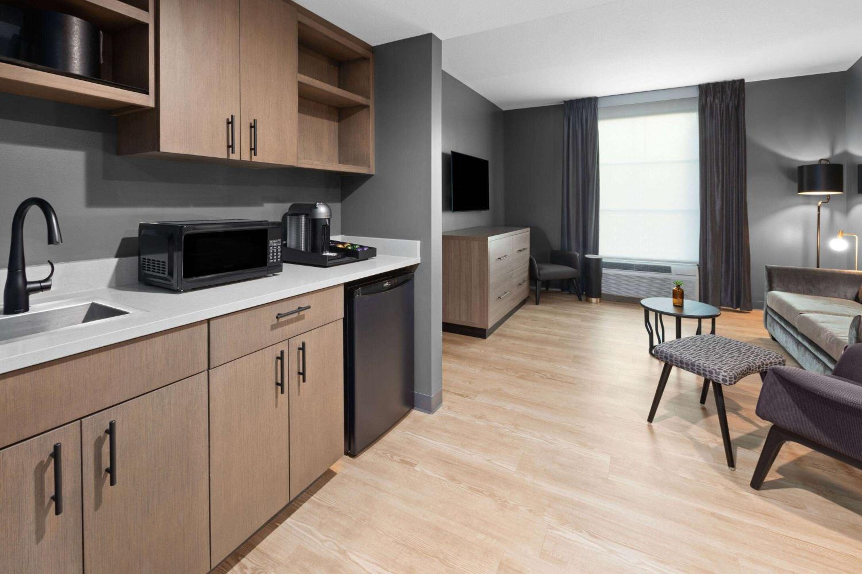 One-Bedroom King Suite - Non-Smoking - Photo 3