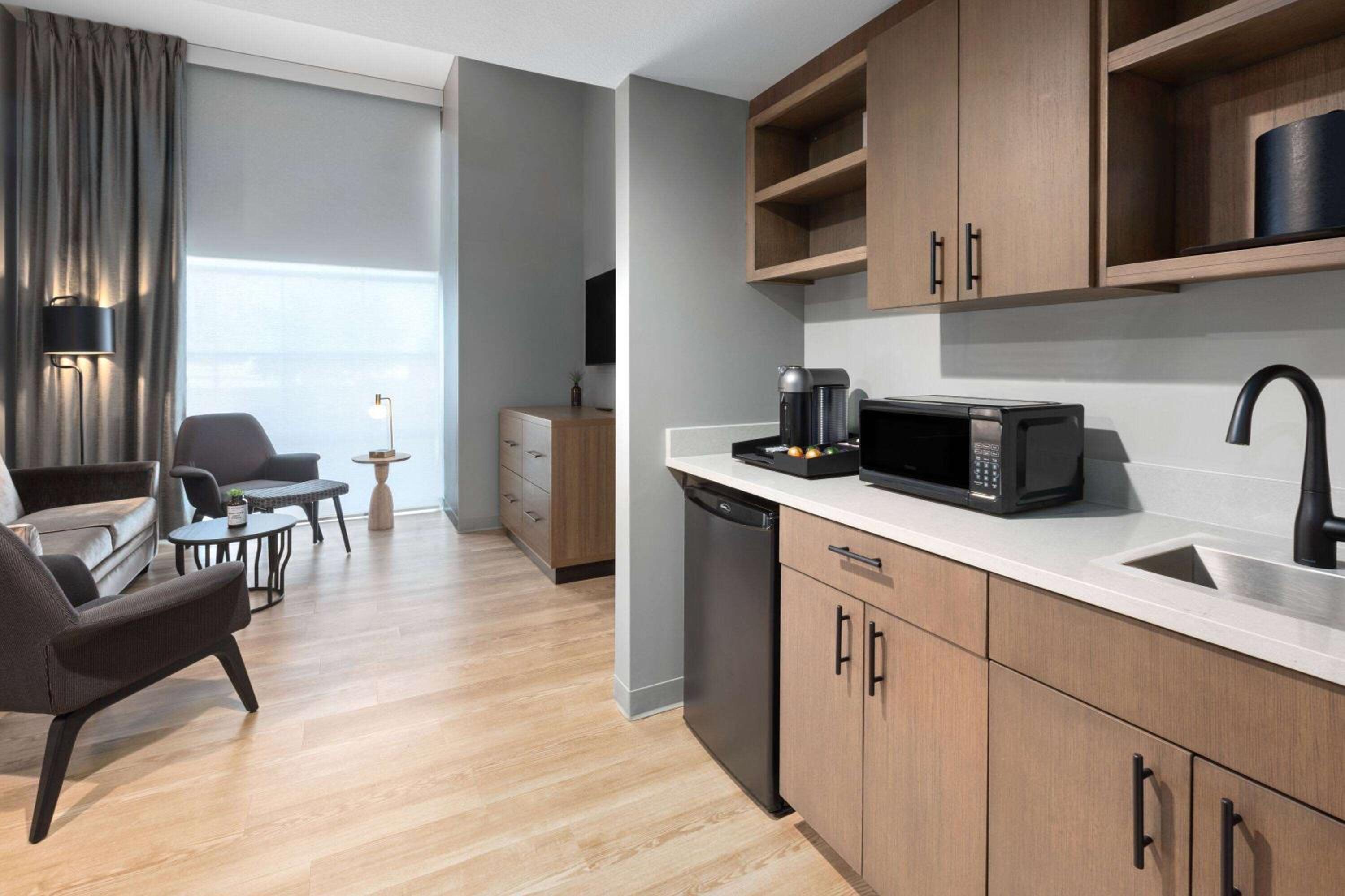 One-Bedroom King Suite /Hearing Accessible - Non-Smoking  - Photo 2