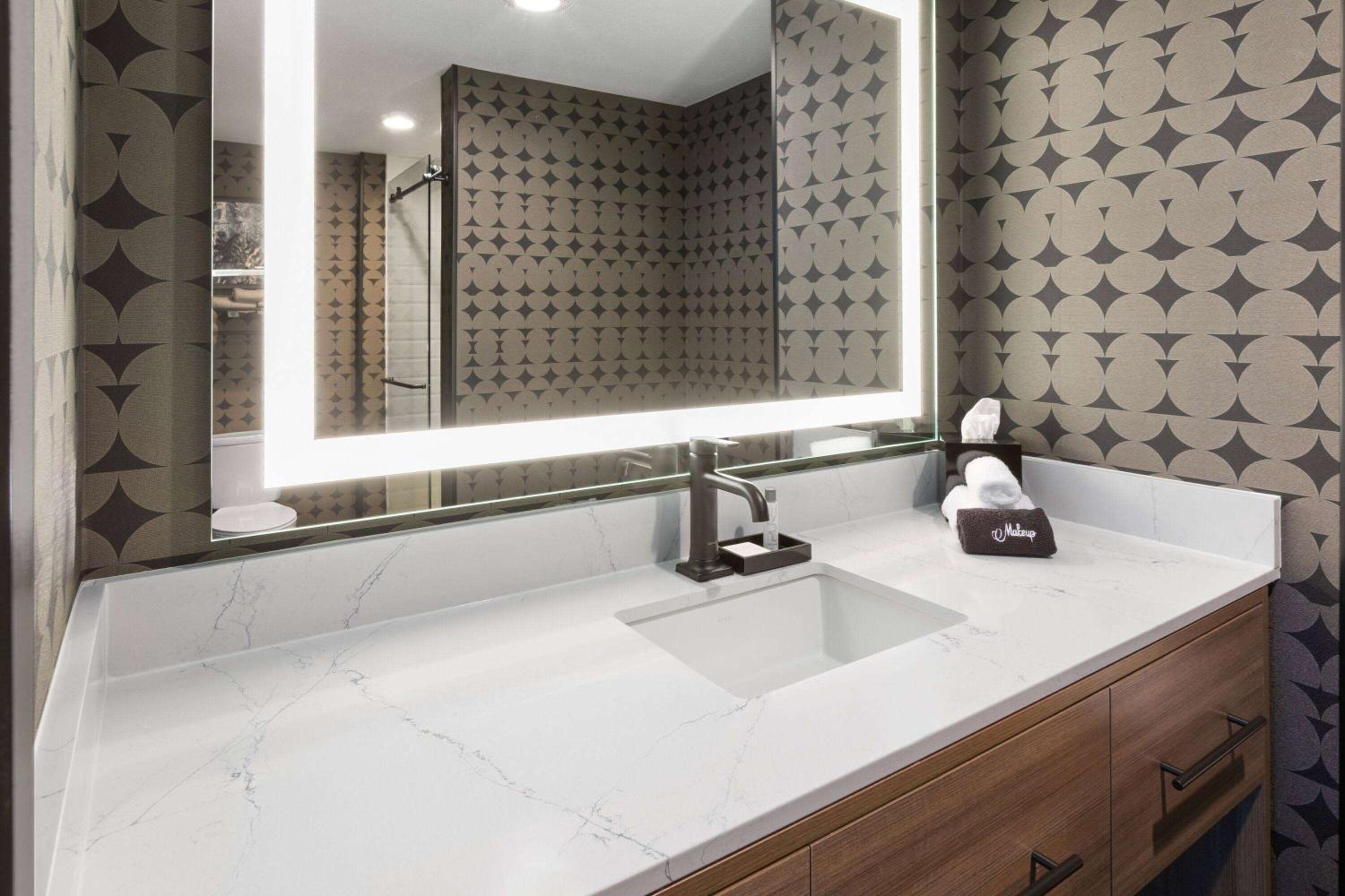 One-Bedroom King Suite /Hearing Accessible - Non-Smoking  - Photo 3