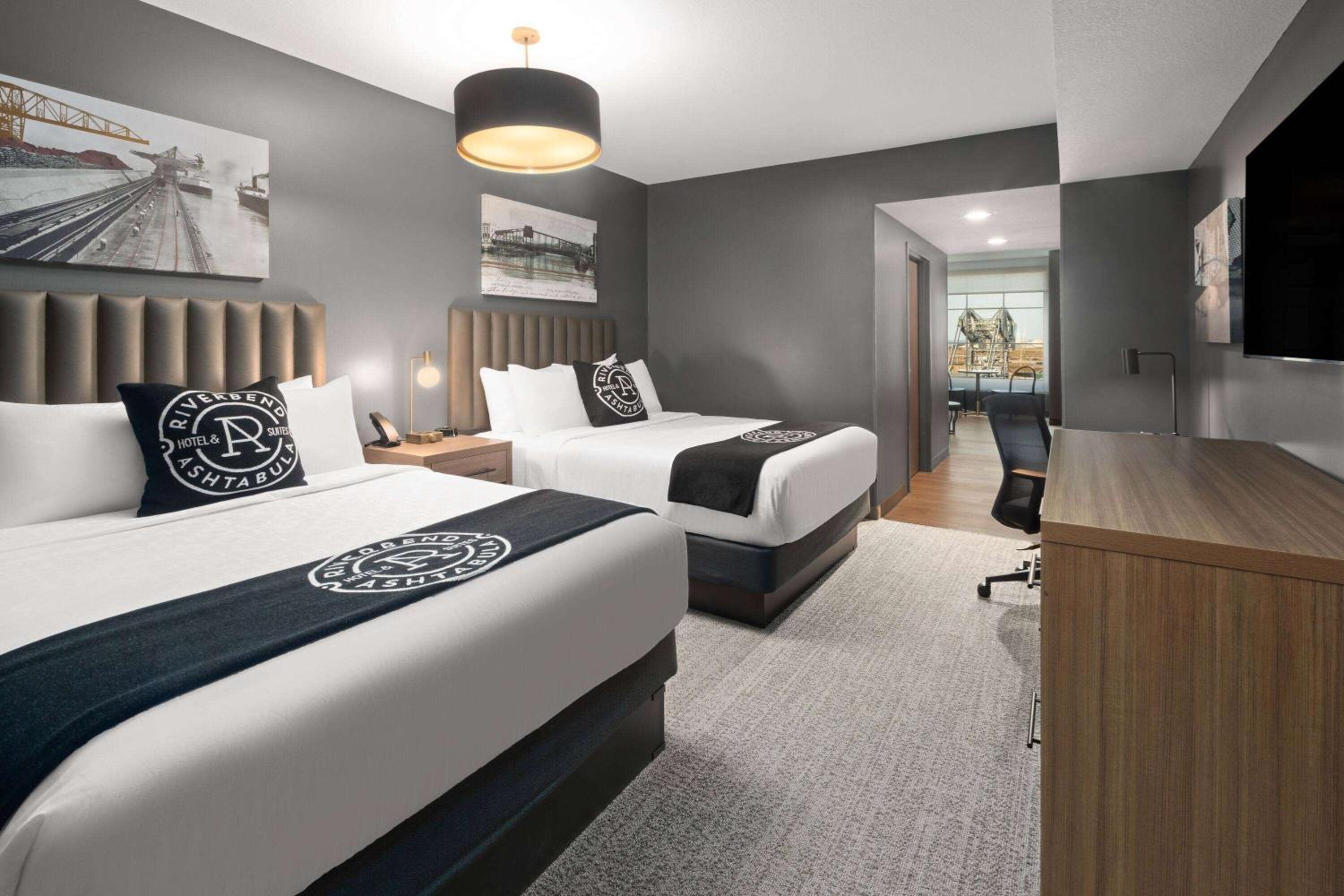 One-Bedroom Queen Suite with River View - Non-Smoking - Photo 1