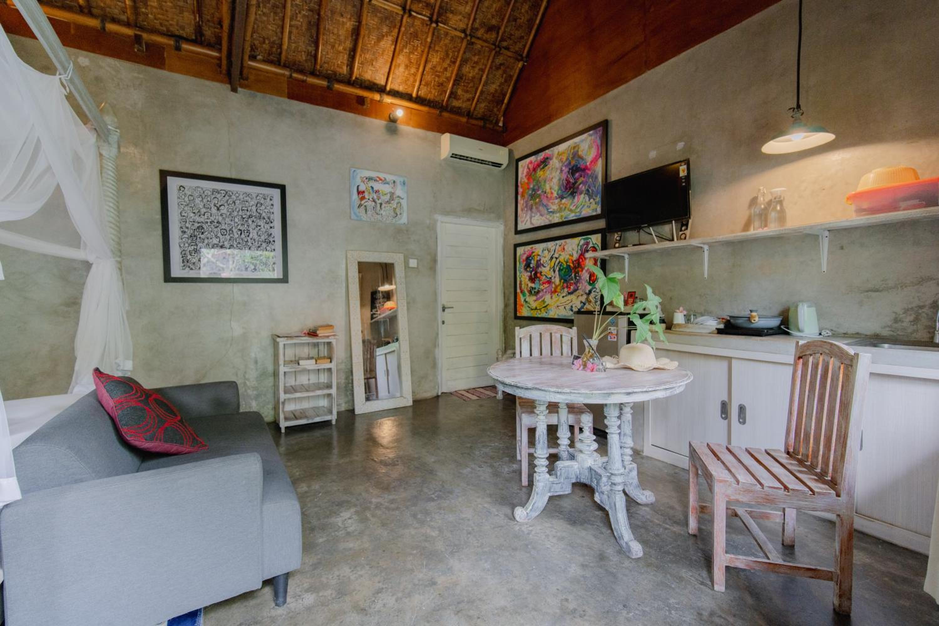 Cottage with Garden View - Photo 3