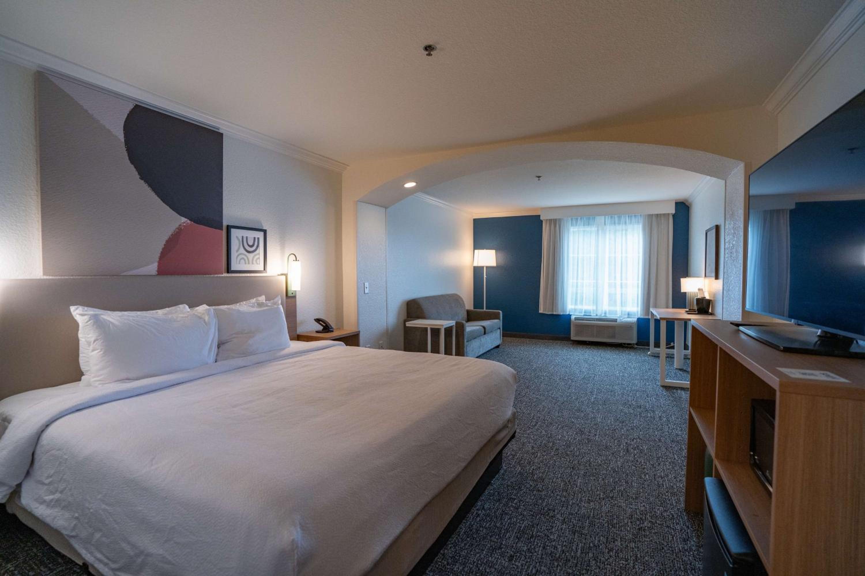 King Room with Sofa Bed - Hearing Accessible - Photo 1