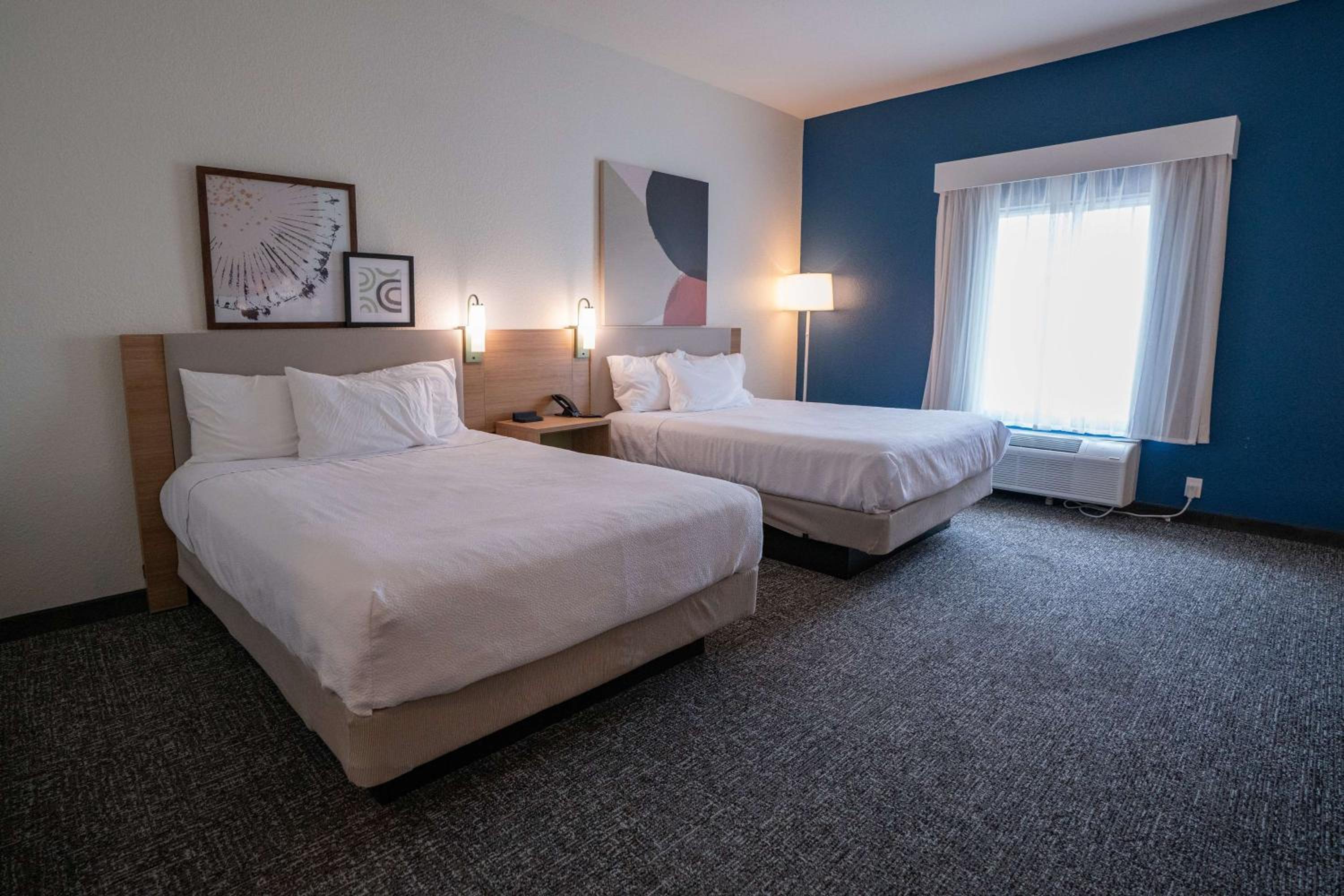 Queen Room with Two Queen Beds - Photo 1