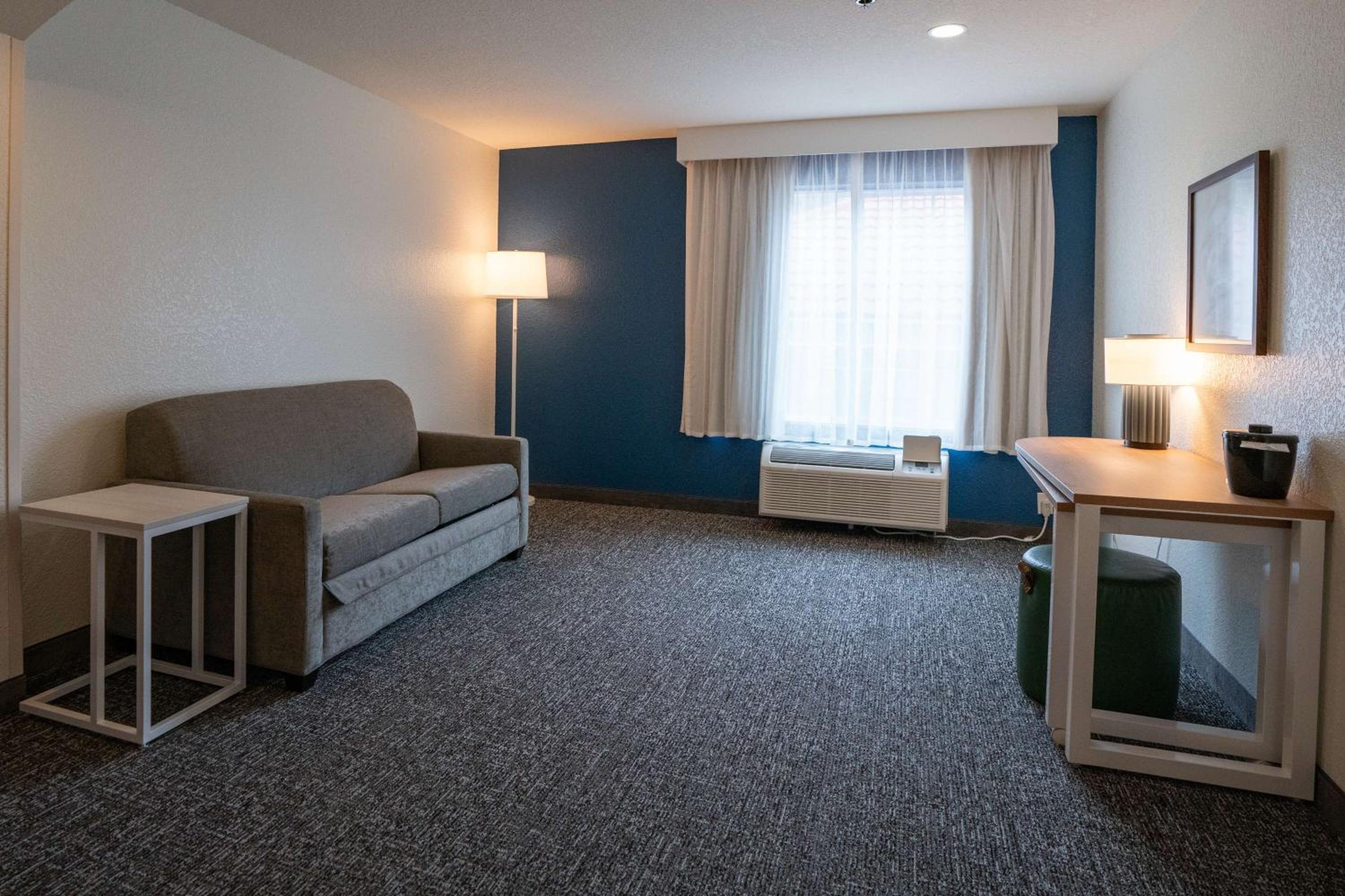 King Room with Sofa Bed - Non-Smoking - Photo 6