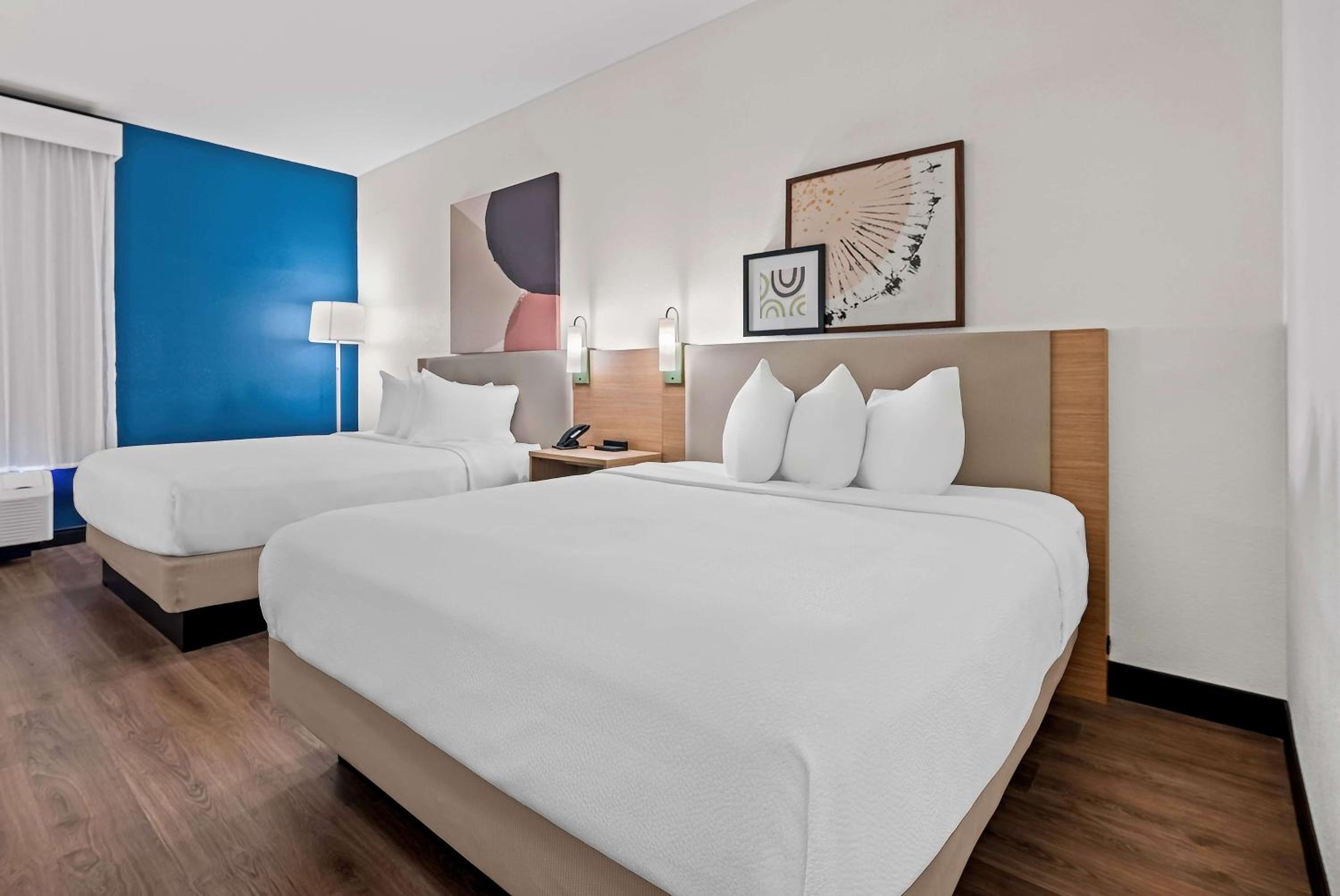 Queen Room with Two Queen Beds - Photo 3