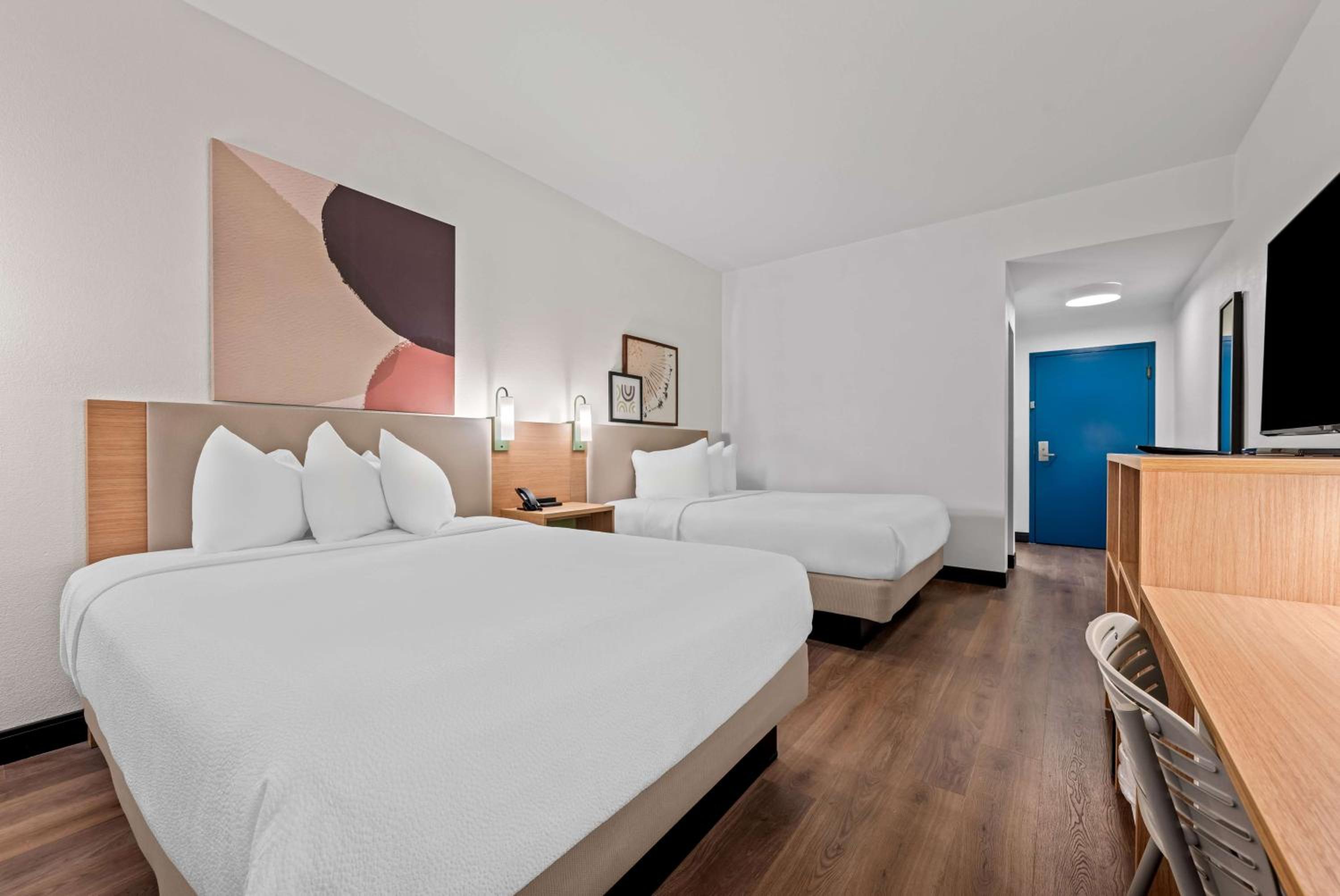 Queen Room with Two Queen Beds - Photo 1