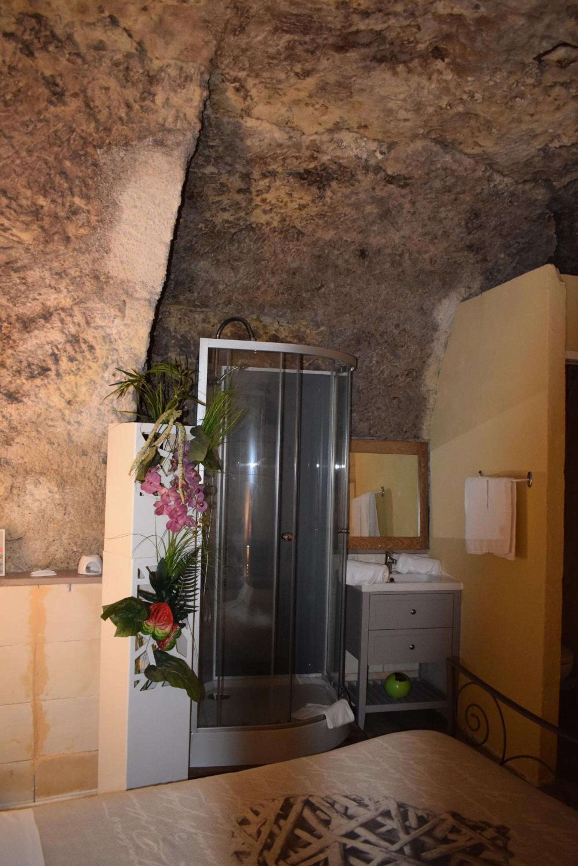 Double Room with Private Bathroom photo 3
