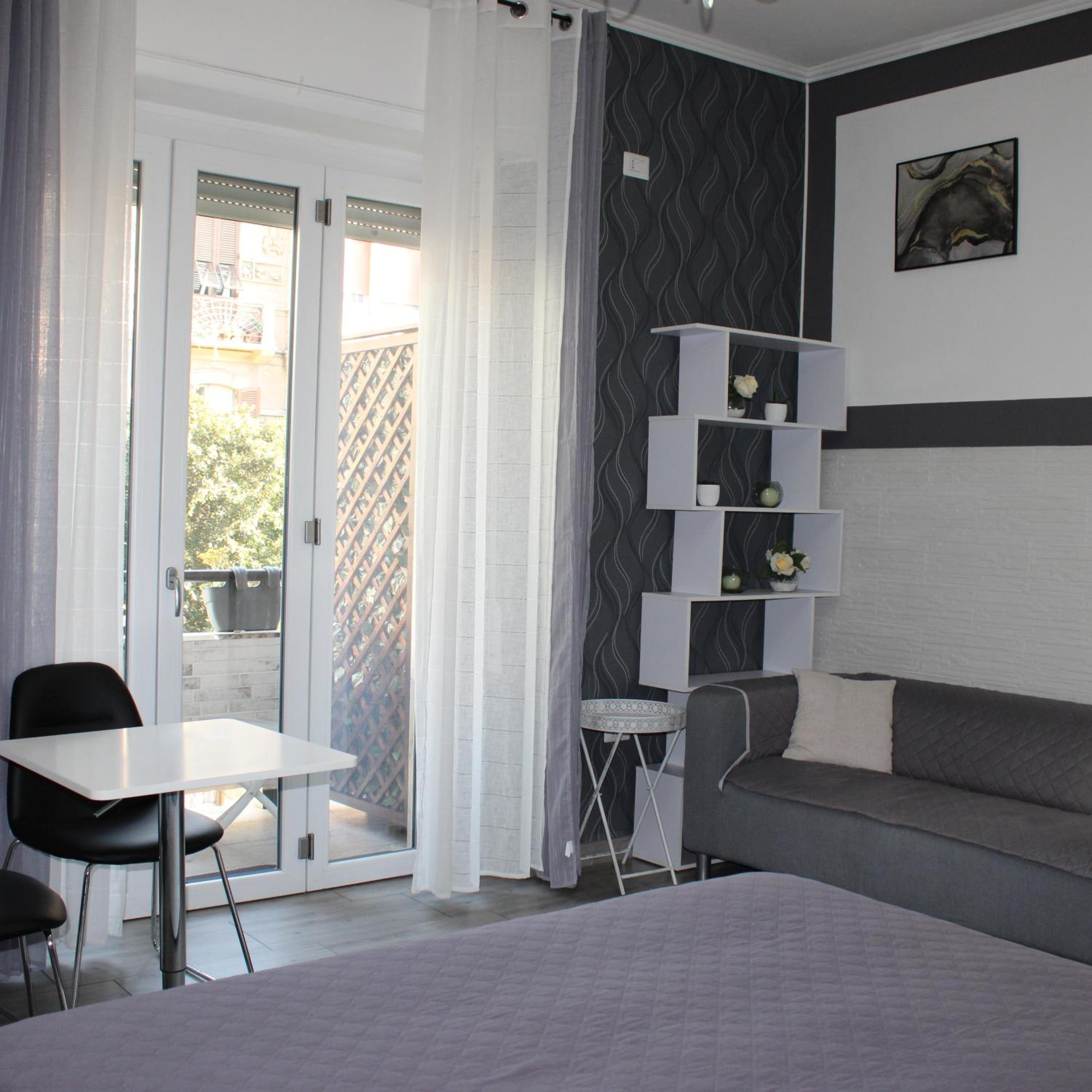 Double Room with Private External Bathroom - Photo 2