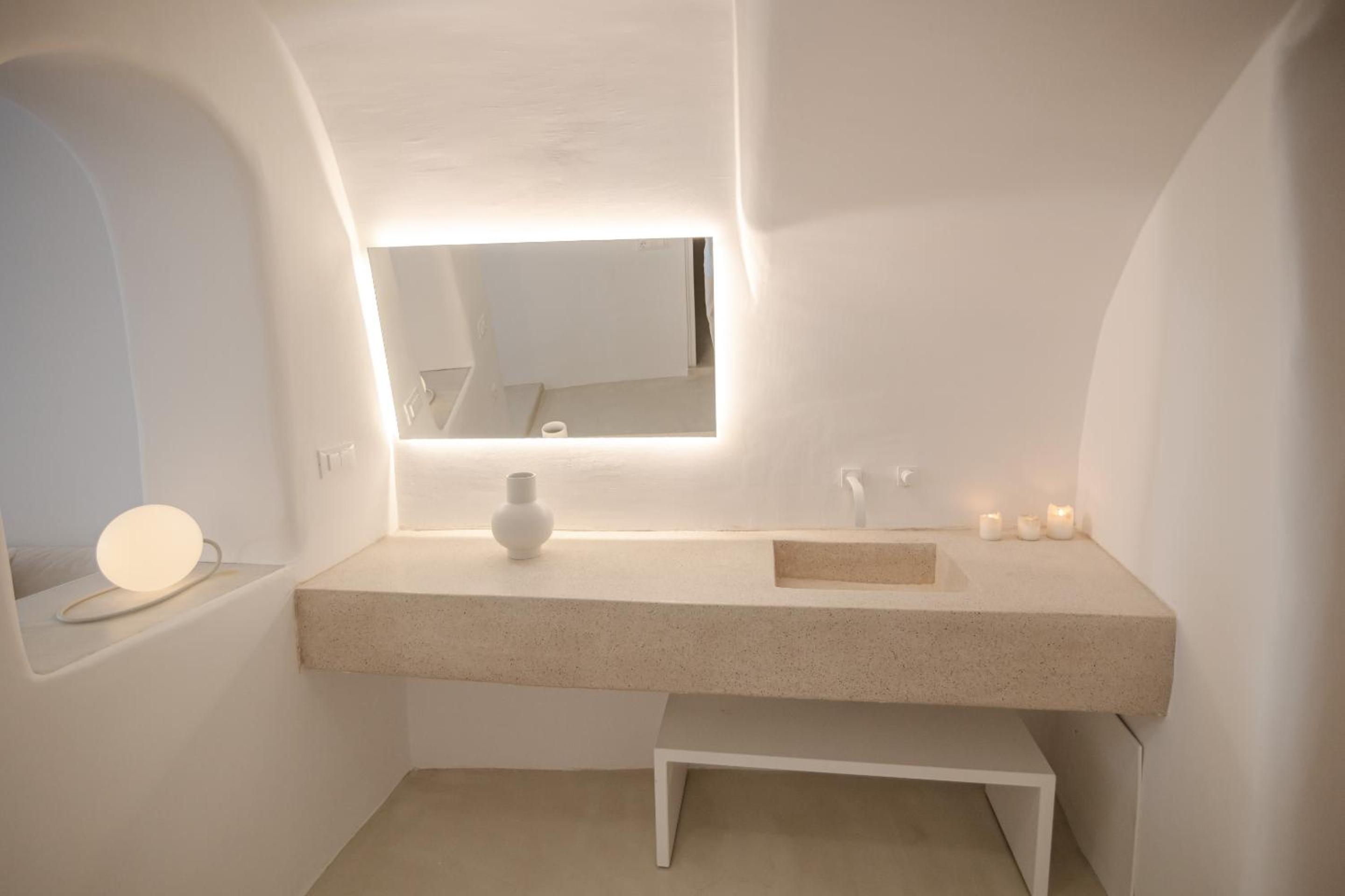 One-Bedroom Apartment with Sea View photo 3
