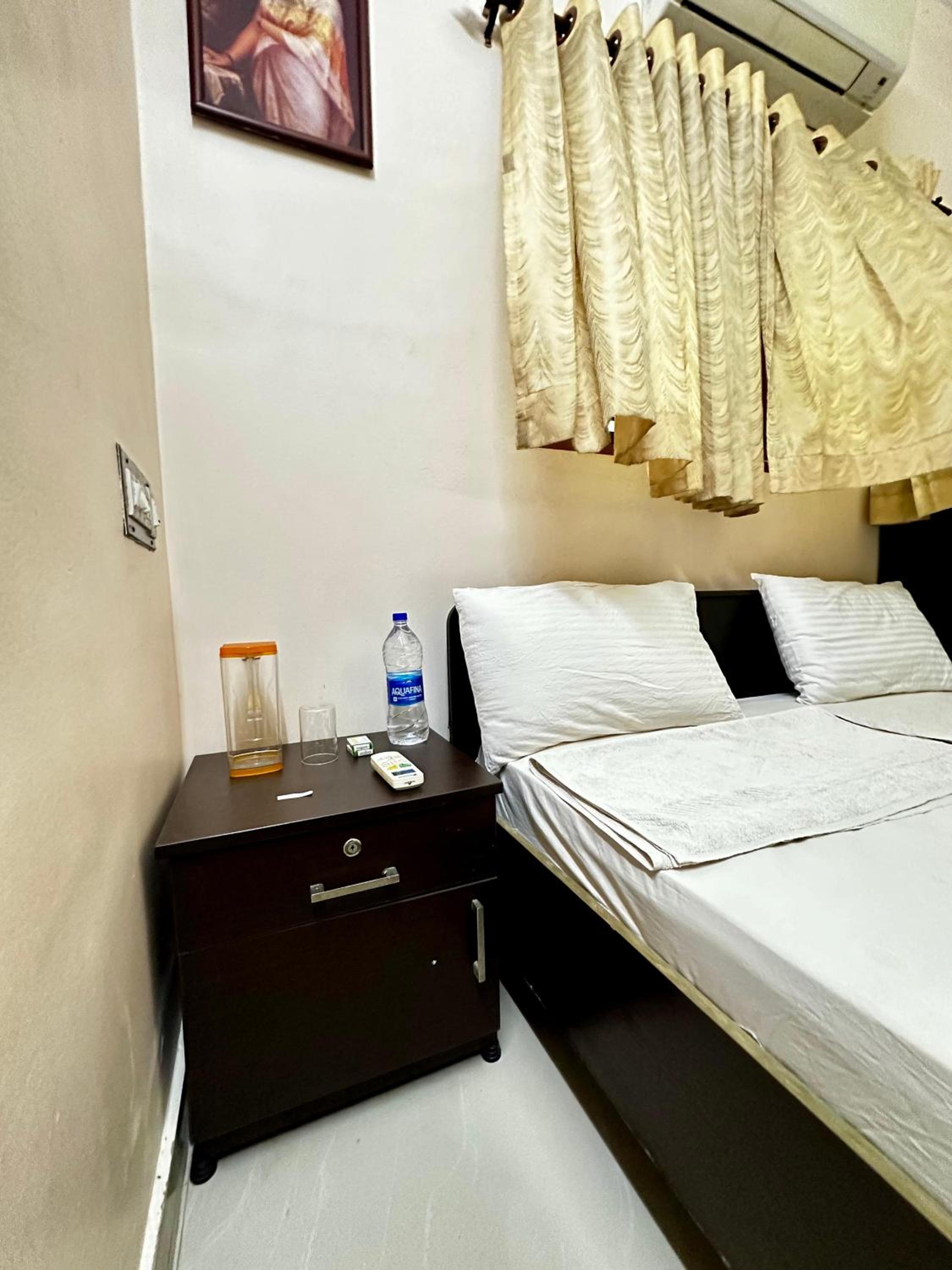 Deluxe Double Room (2 Adults + 1 Child) photo 2