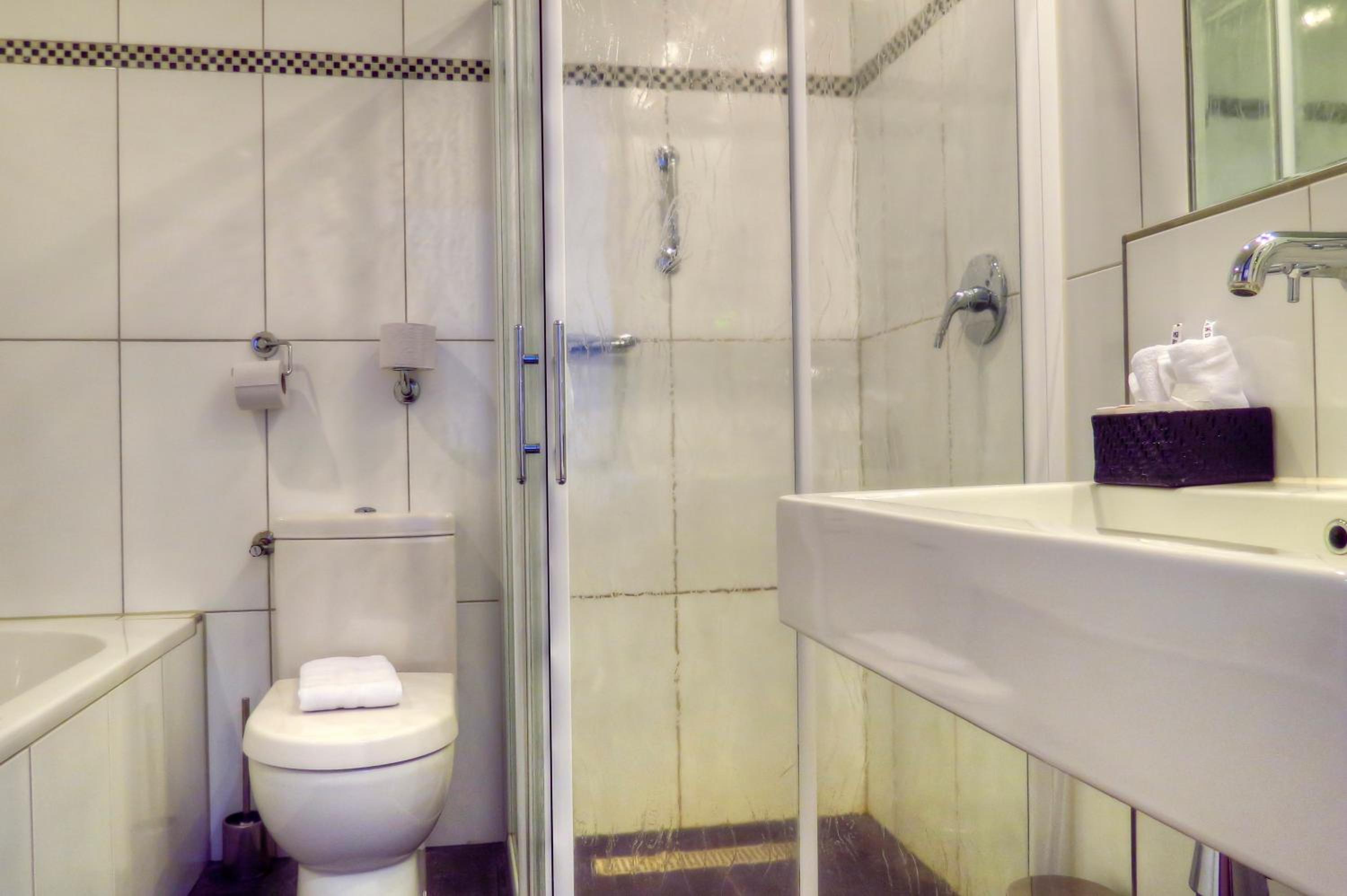 Standard Twin Room - Photo 3