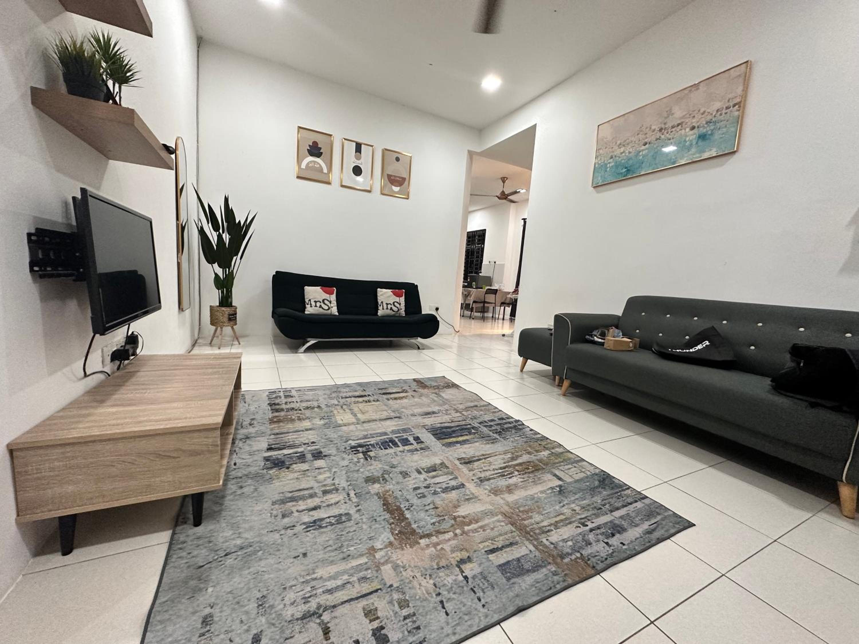 Three-Bedroom House photo 3