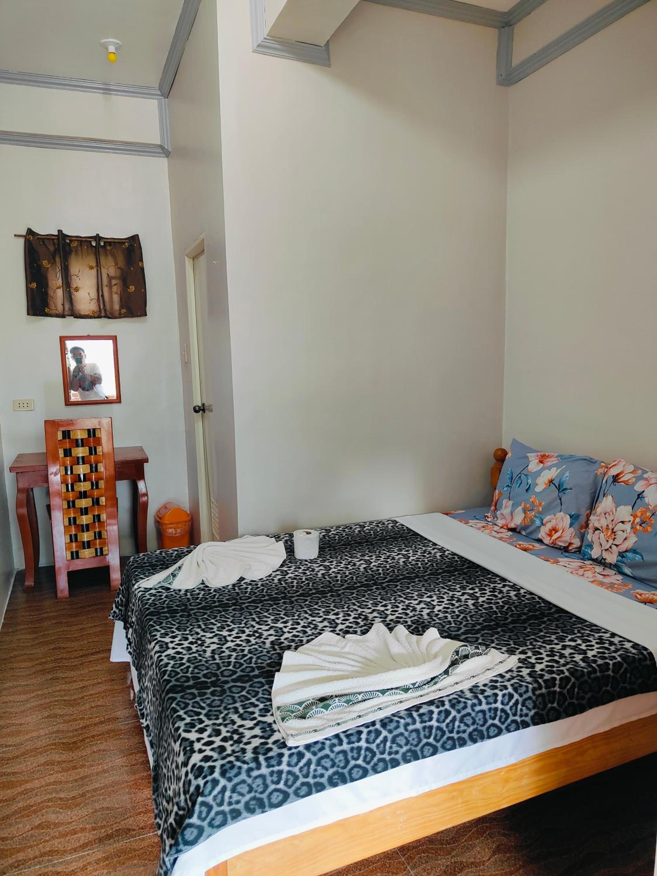 Double Room - Photo 16
