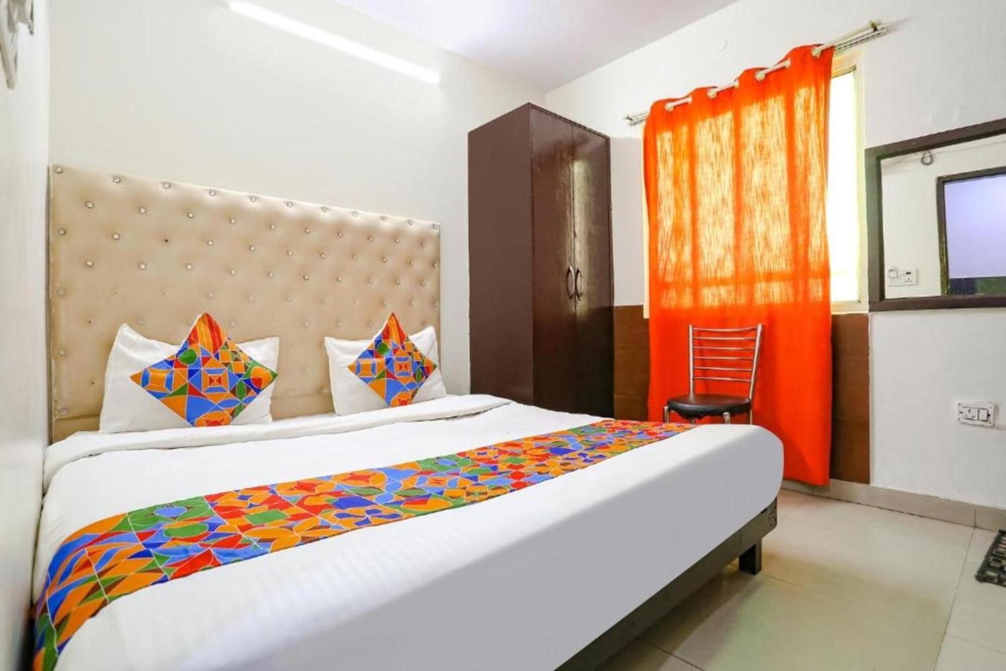 Deluxe Room (2 Adults + 1 Child)