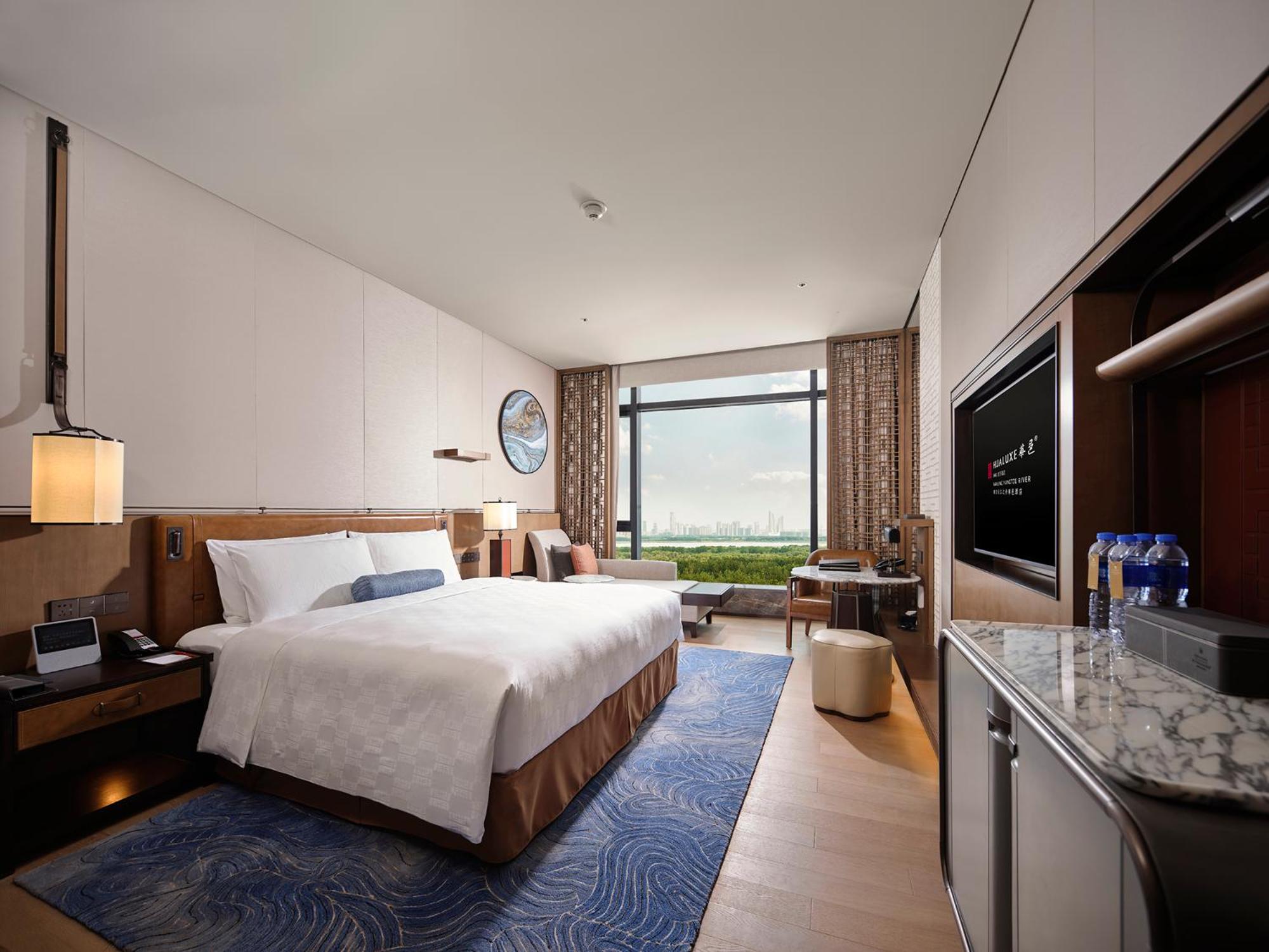 Standard King Room with River View - Photo 1
