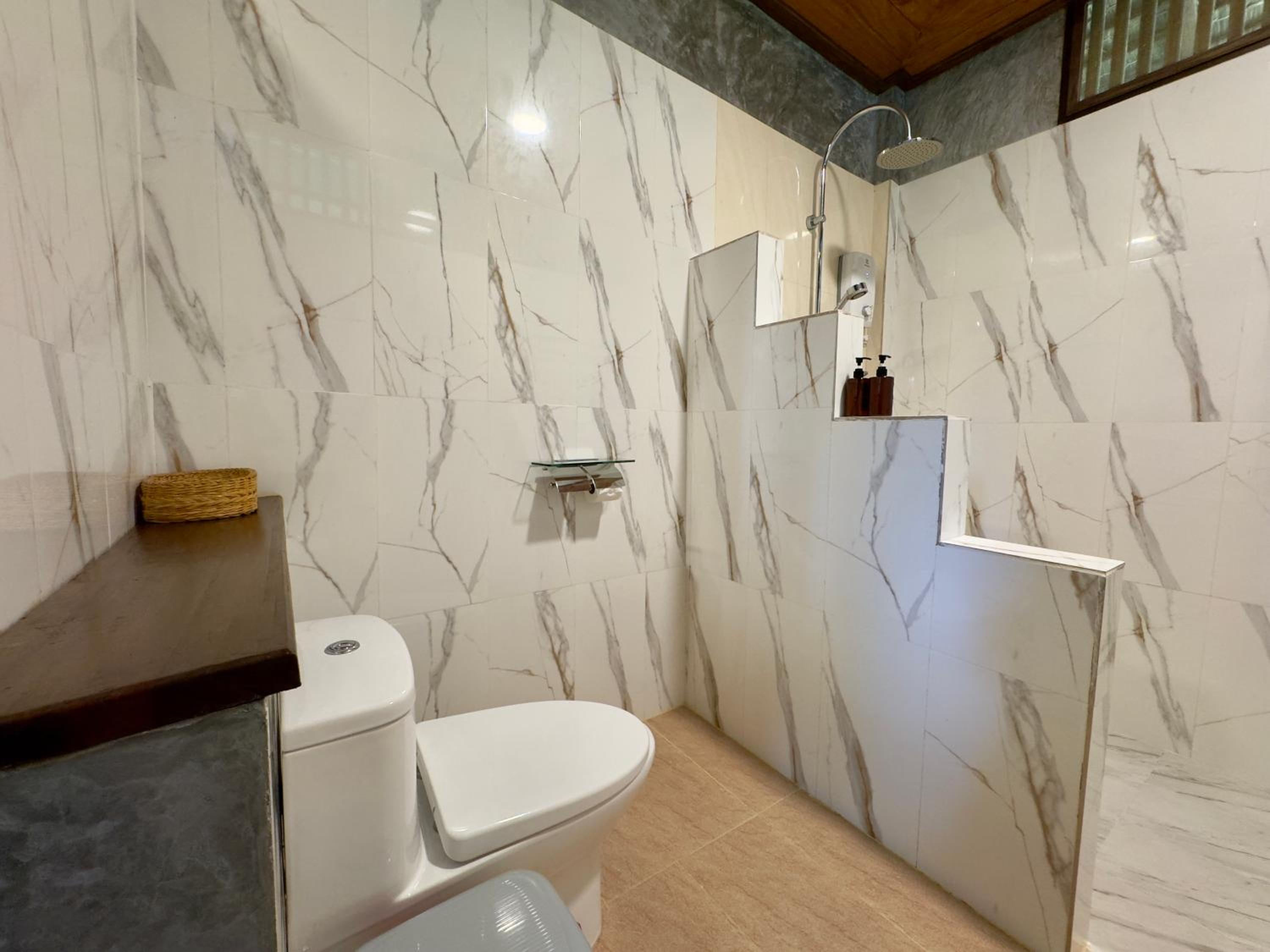Two-Bedroom Bungalow -Air Conditioning - Photo 8