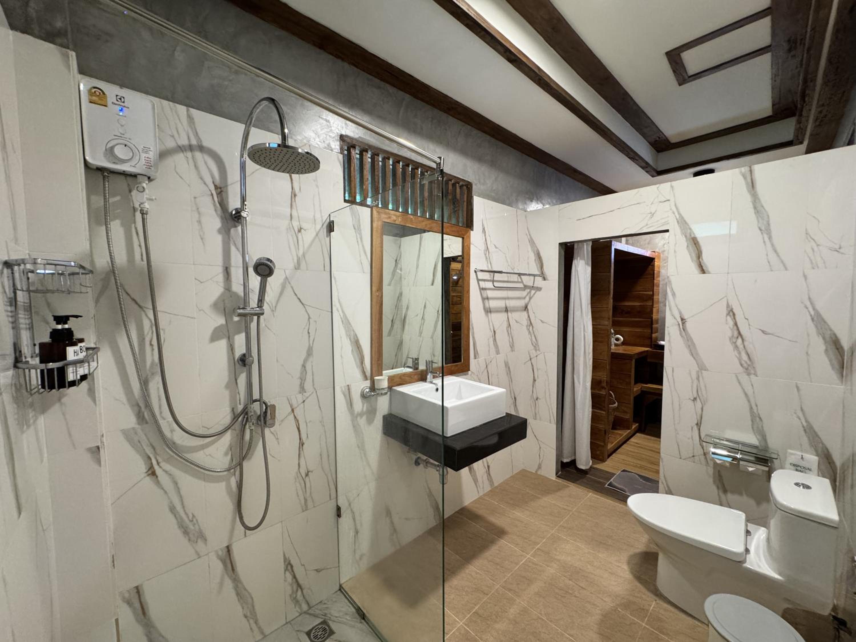 Deluxe Bungalow with Balcony - Air Conditioning - Photo 7