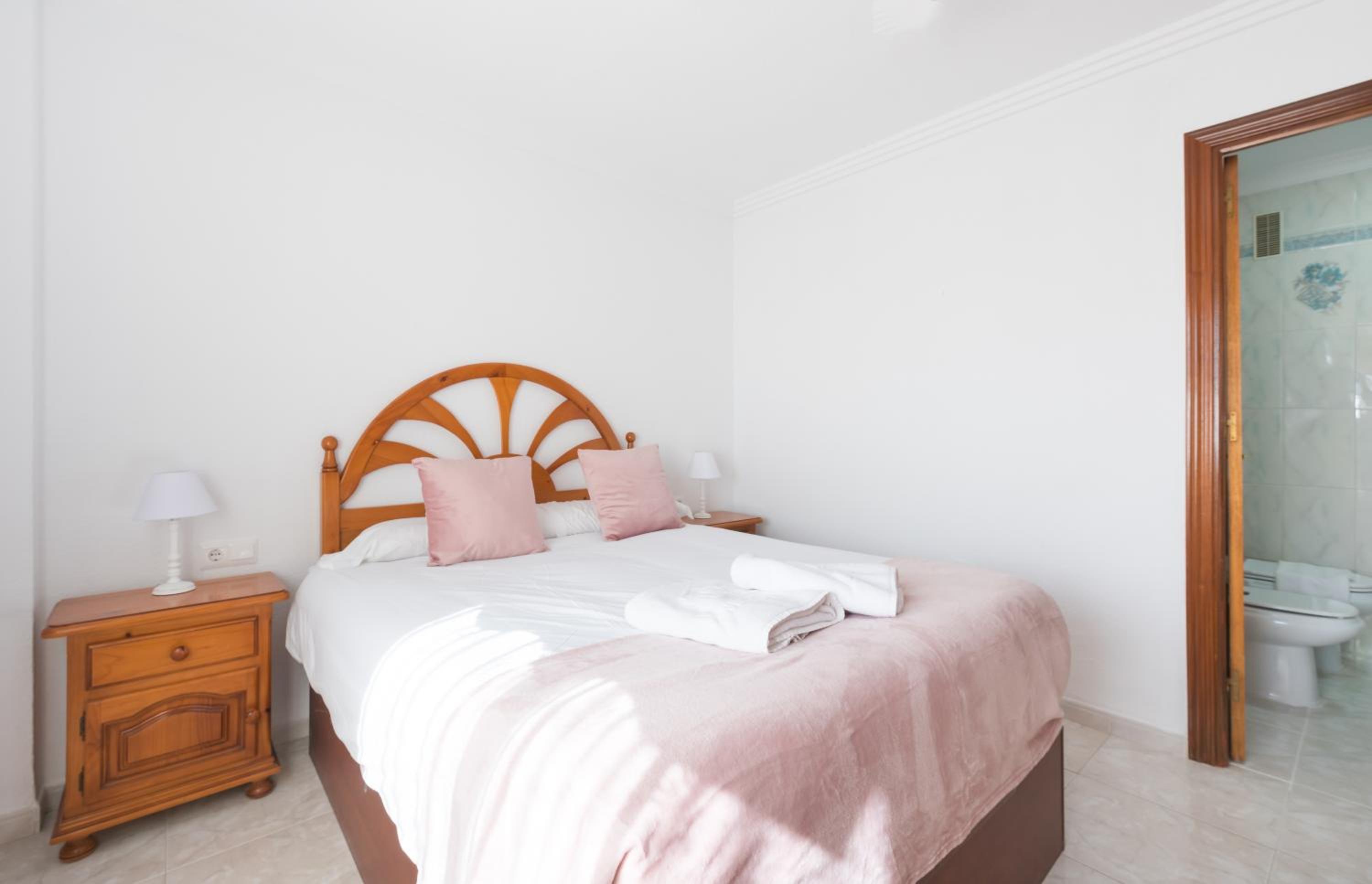Apartamento de tres habitaciones con balcón