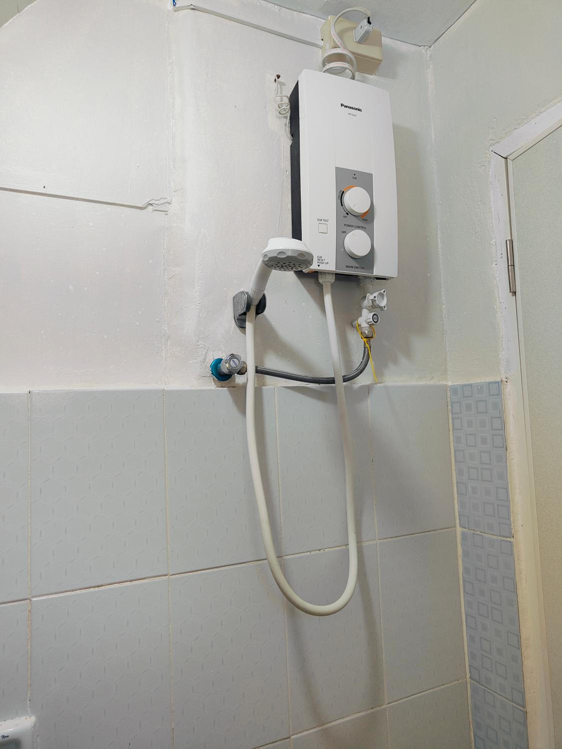 Double or Twin Room with Bathroom - Photo 10