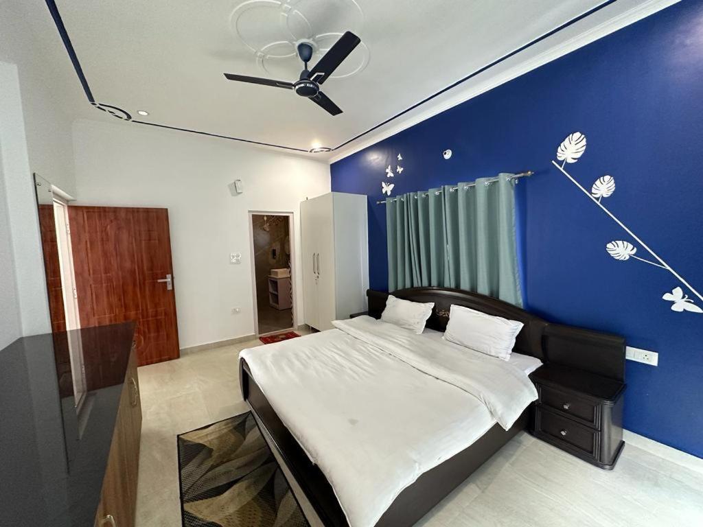 Deluxe Double Room (2 Adults + 1 Child) photo 3