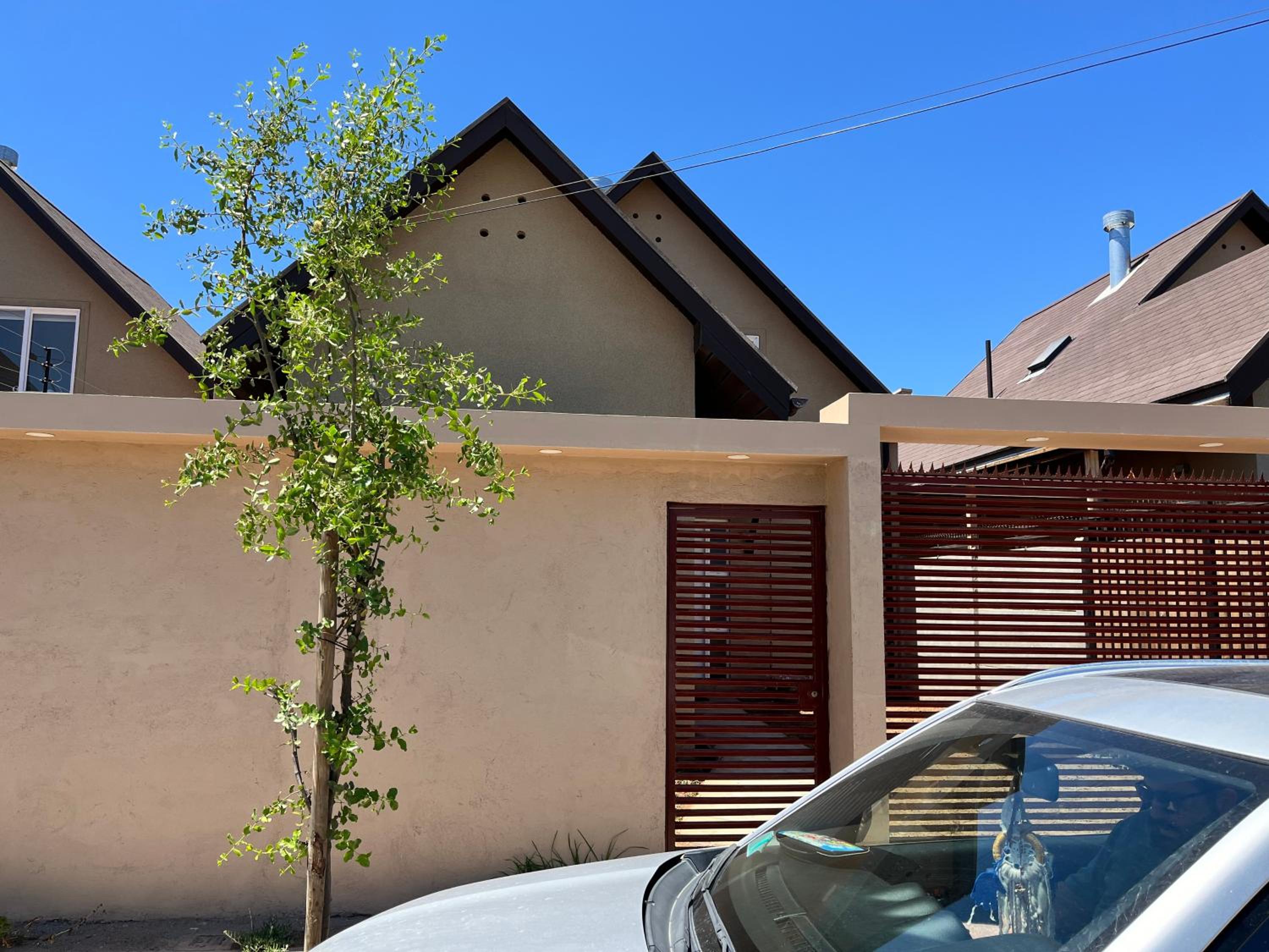 Three-Bedroom House photo 2