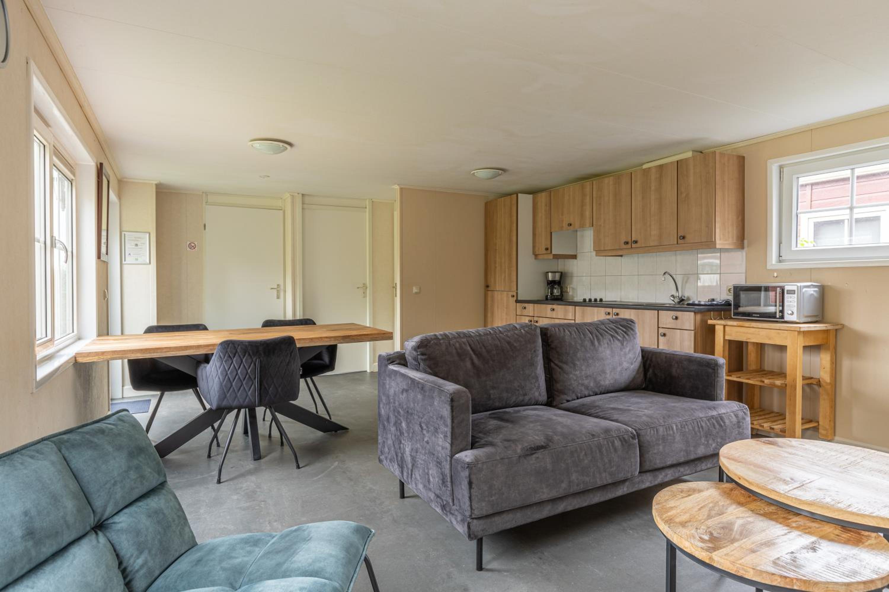 Mobile Home photo 3