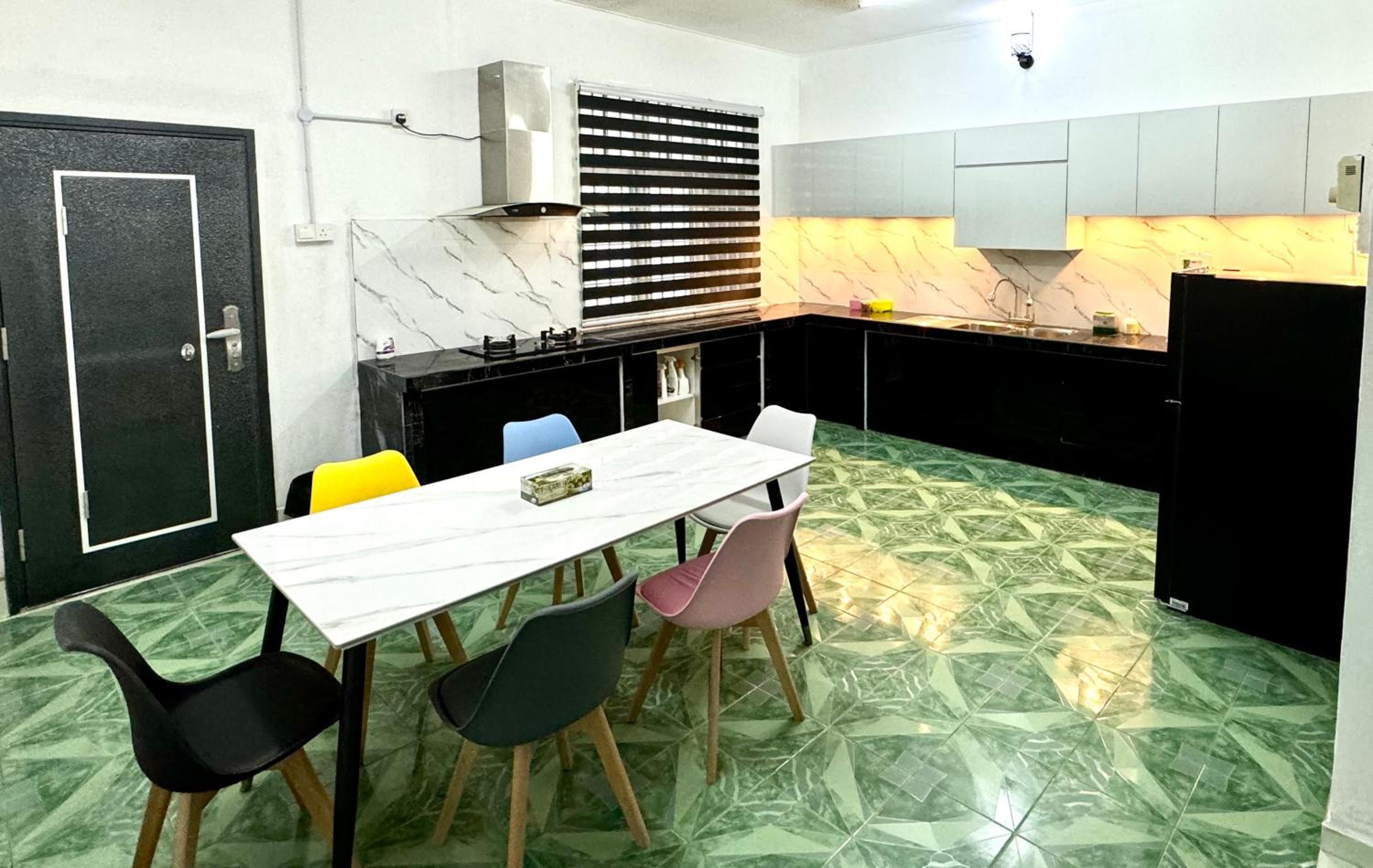 Four-Bedroom House photo 3