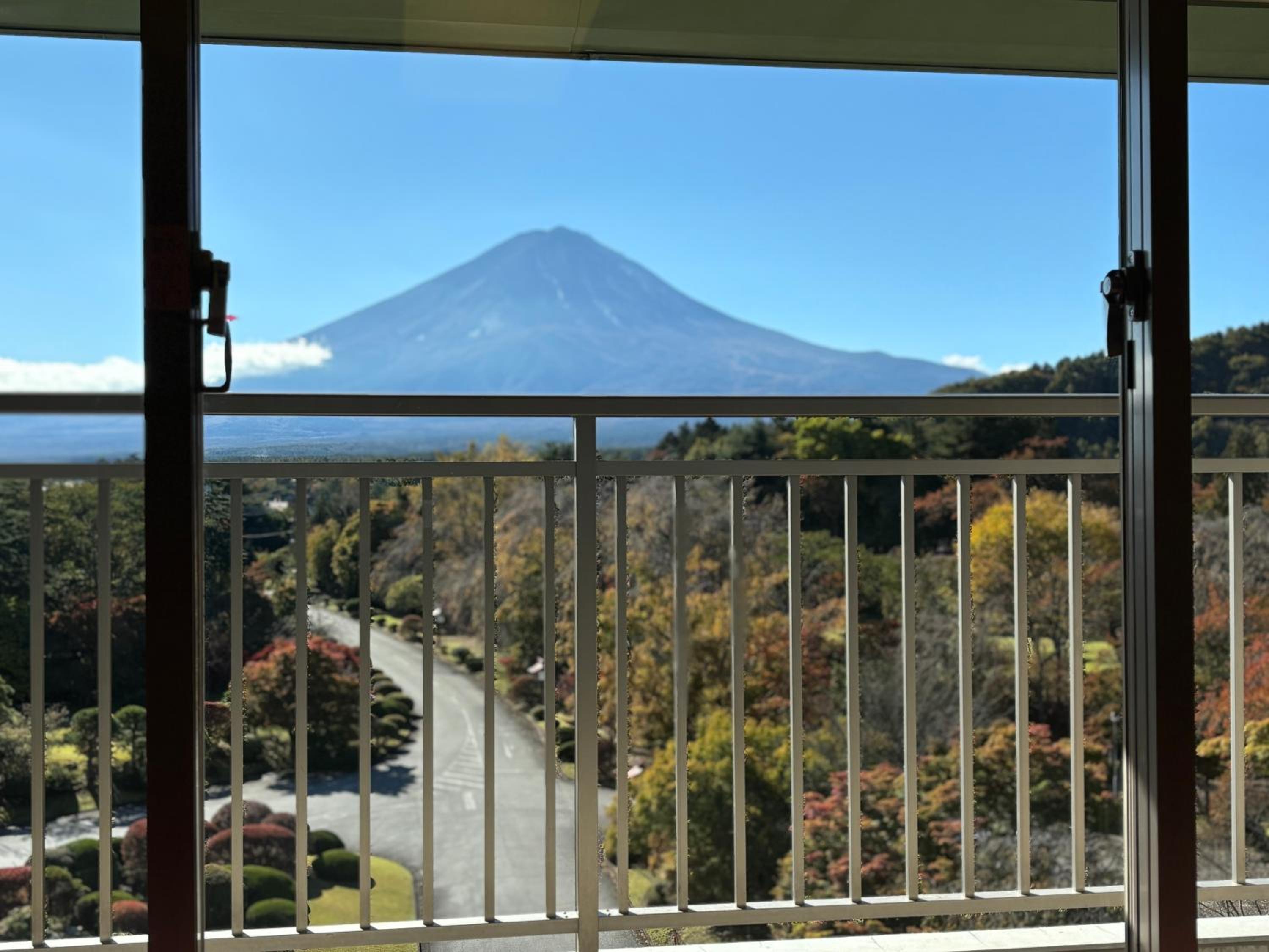 Suite with Mountain View thumbnail 5
