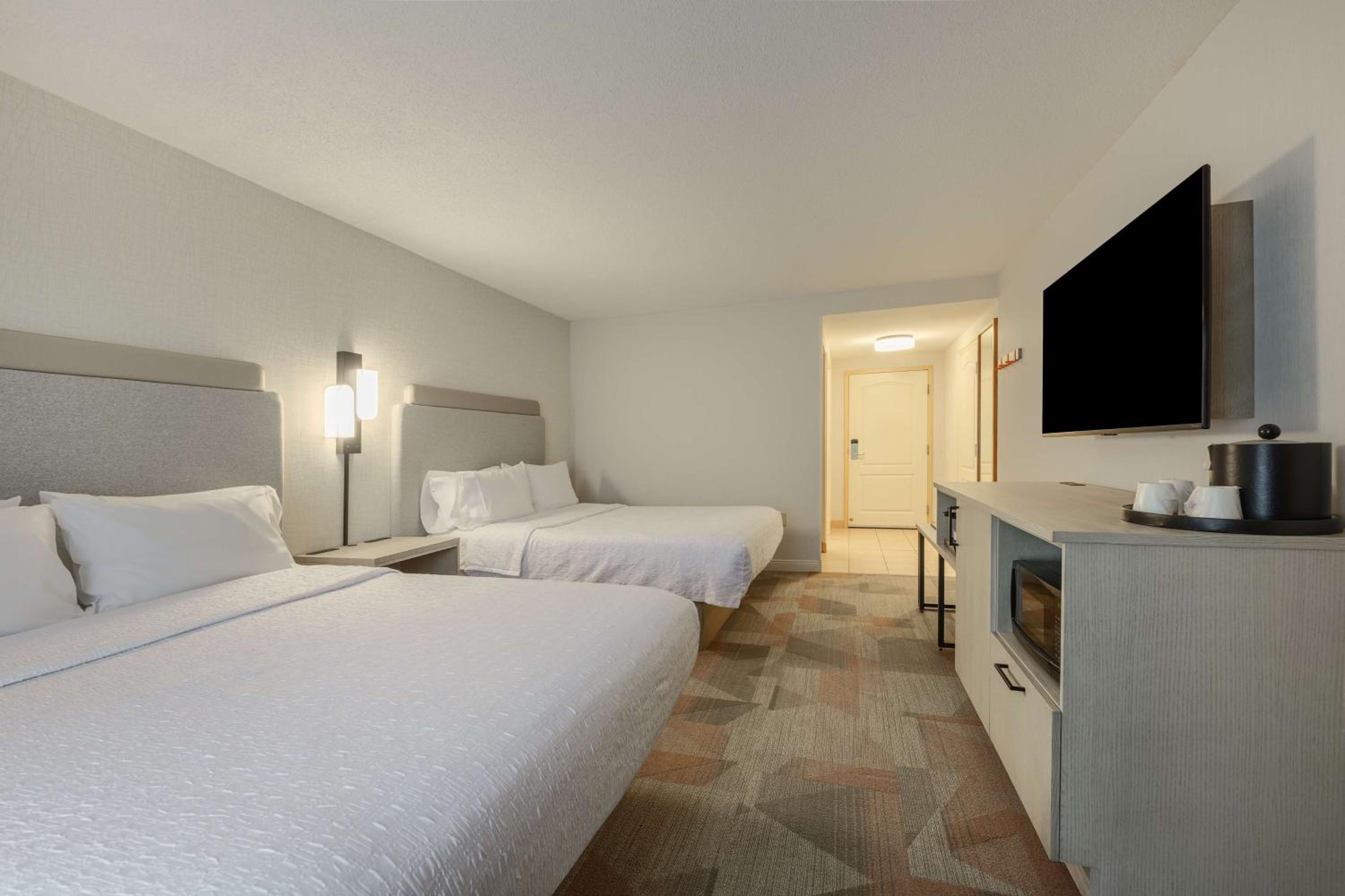 Room with Two Queen Beds - Non-Smoking - Photo 1