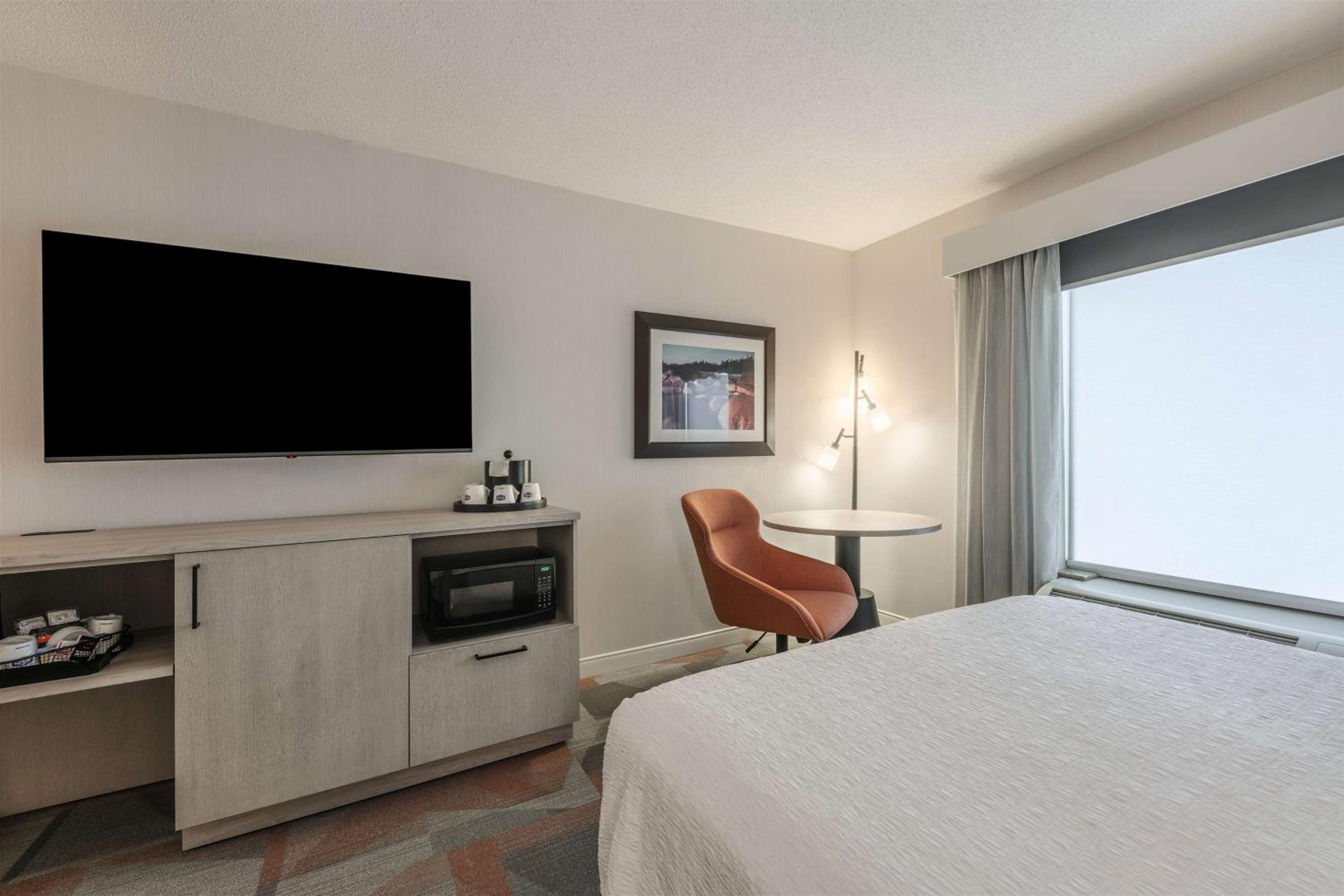 Room with Two Queen Beds - Non-Smoking - Photo 3