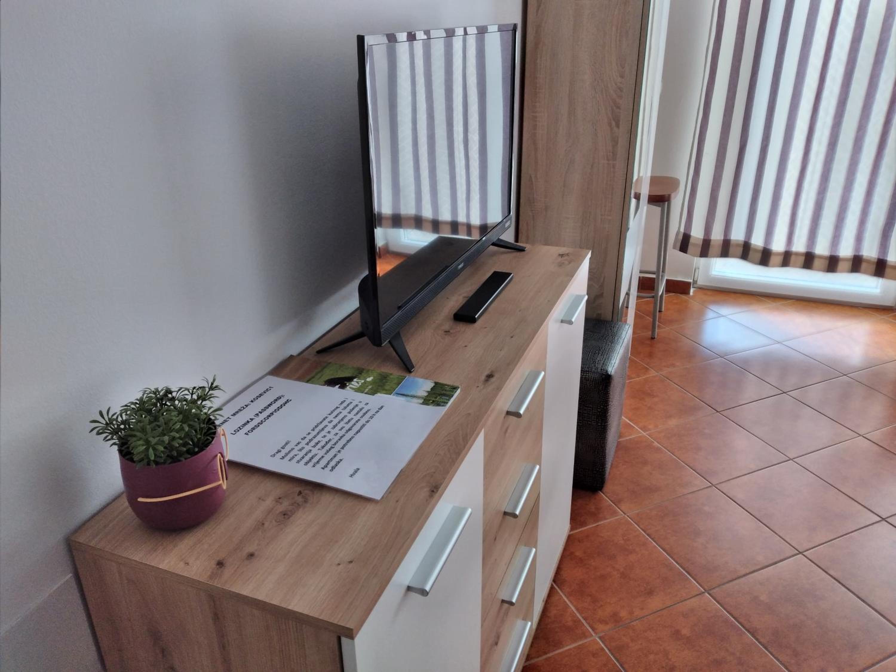 Apartment with Terrace - Photo 40