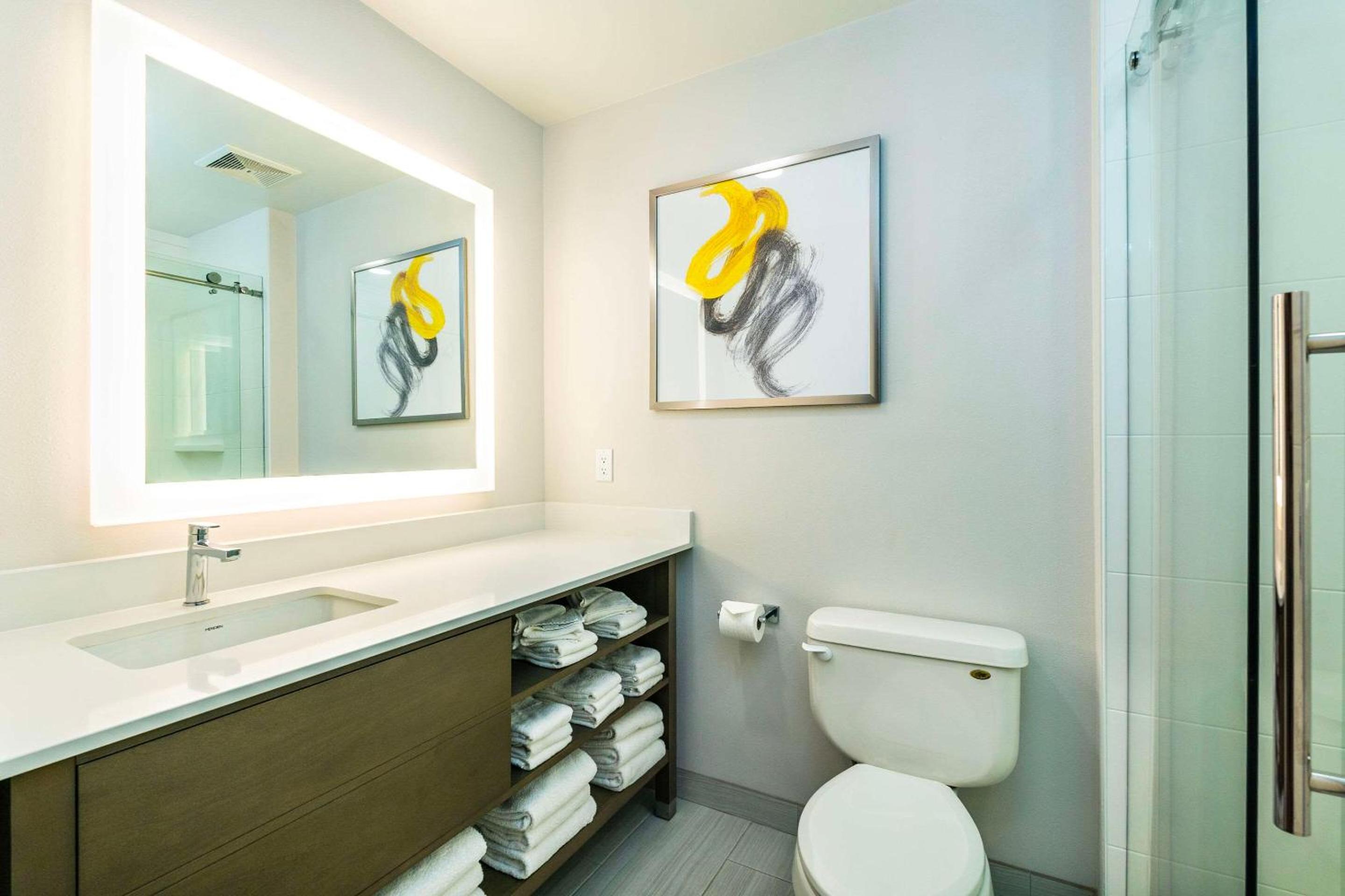 Premier One Bedroom Suite - Photo 5