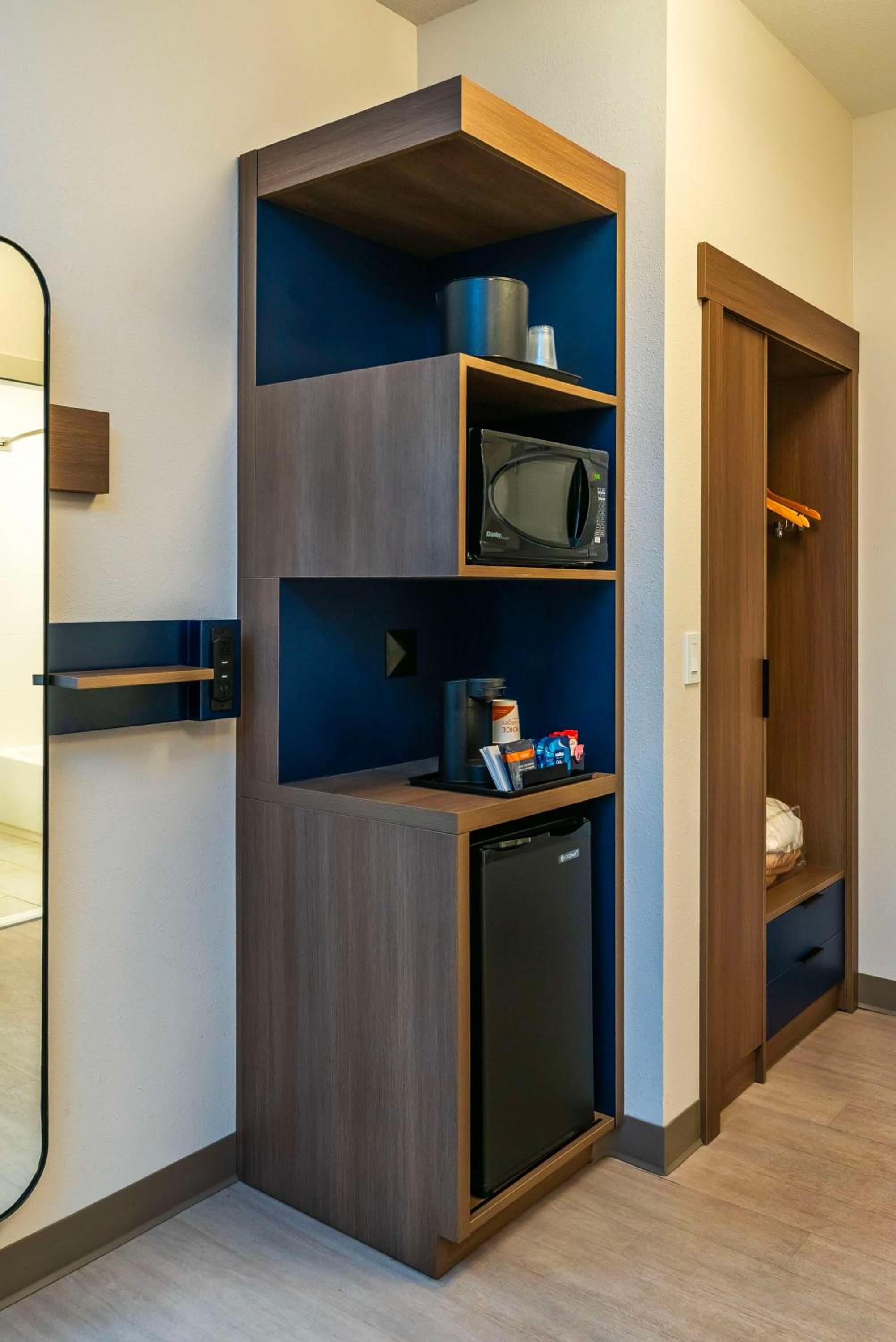 King Suite with Sofa Bed - Photo 5
