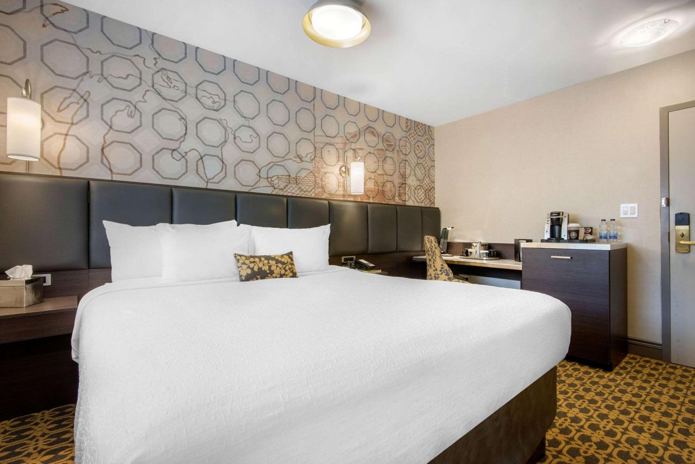 King Room - Non-Smoking - Photo 1