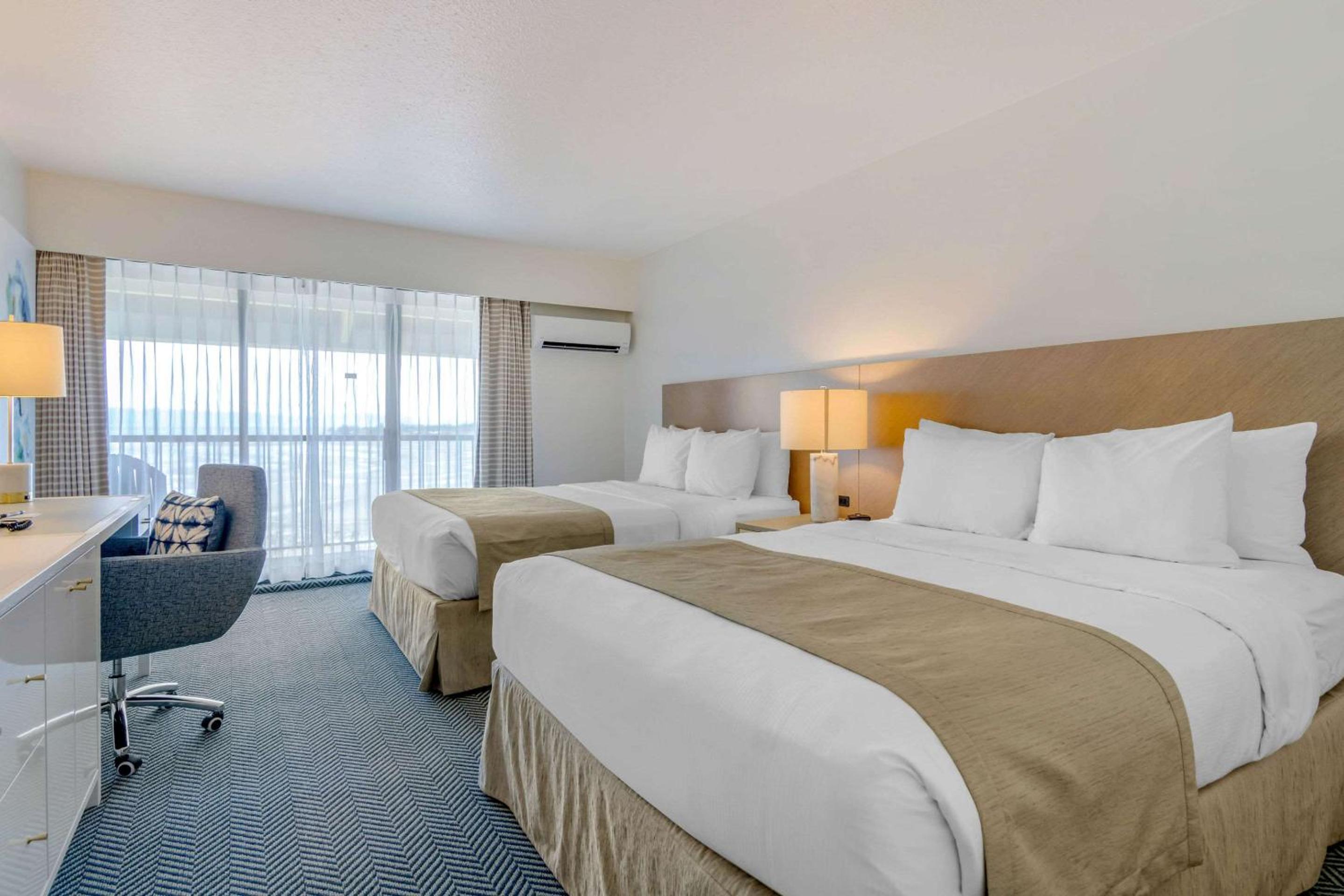 Queen Room with Two Queen Beds - Non-Smoking - Photo 1