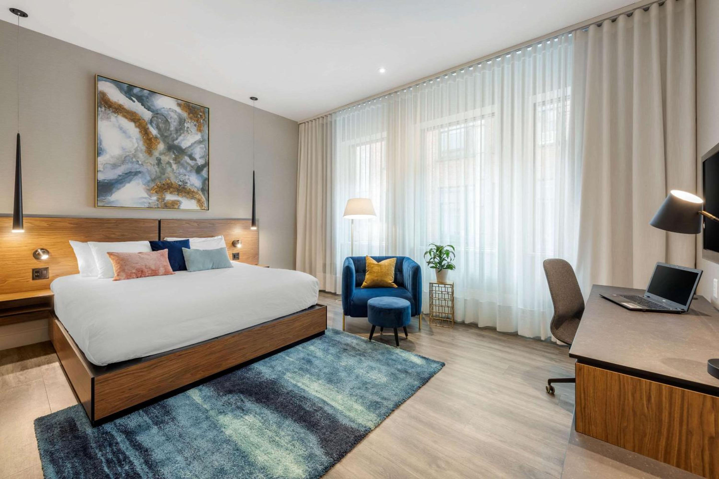 Efficiency King Suite  - Photo 1