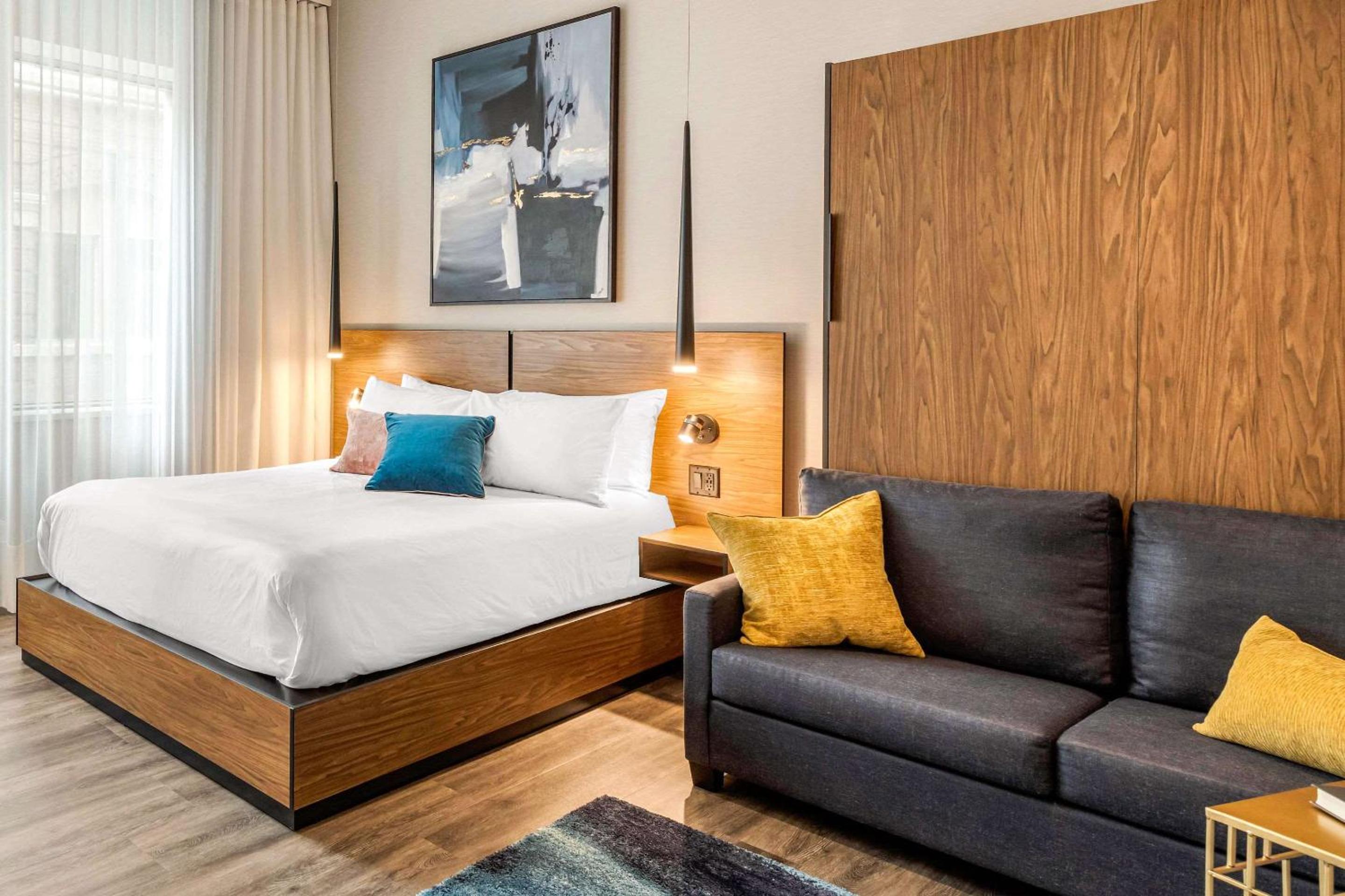 Superior Room with Two Queen Beds - Non-Smoking - Photo 6