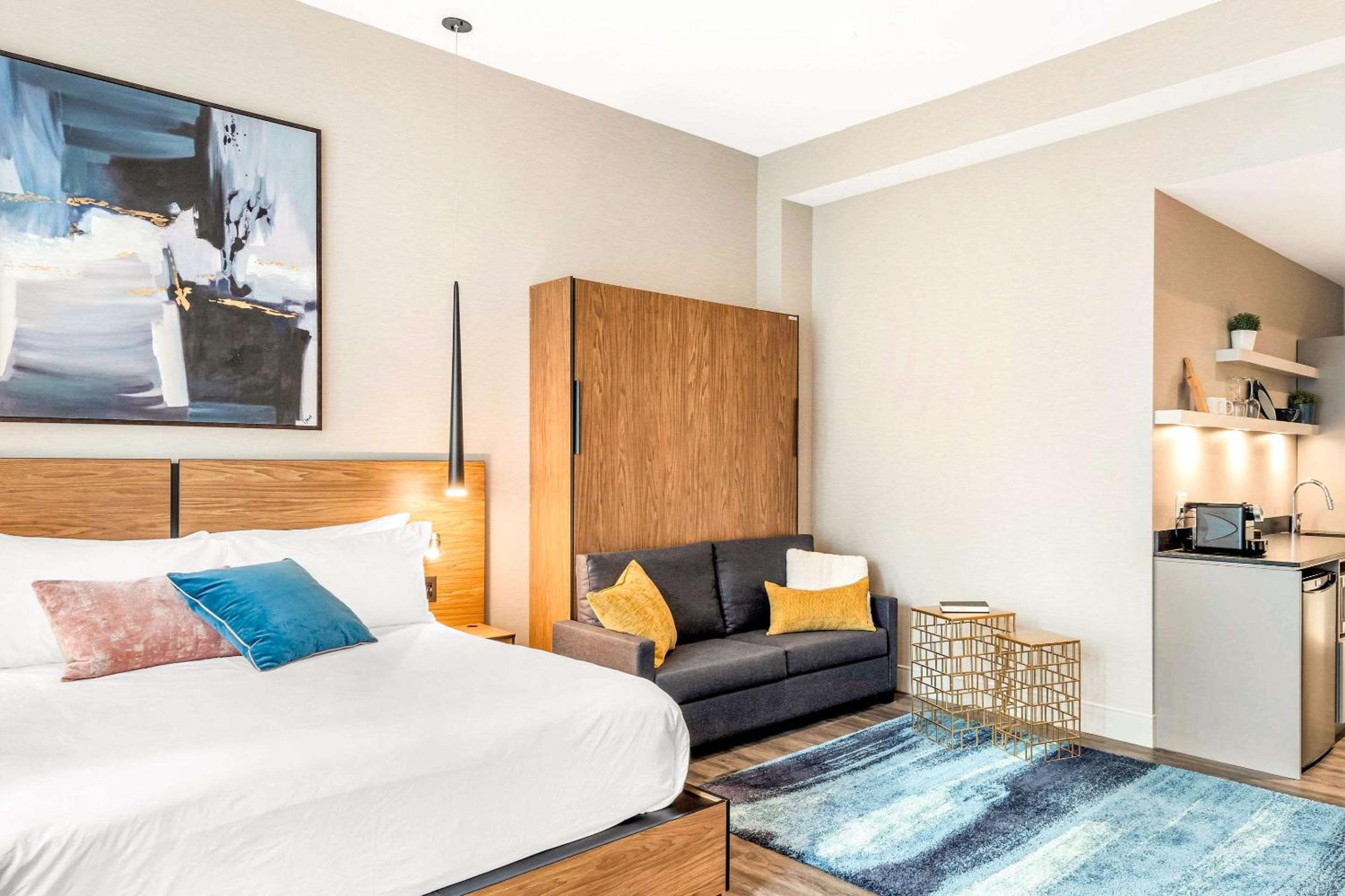 Superior Room with Two Queen Beds - Non-Smoking - Photo 7