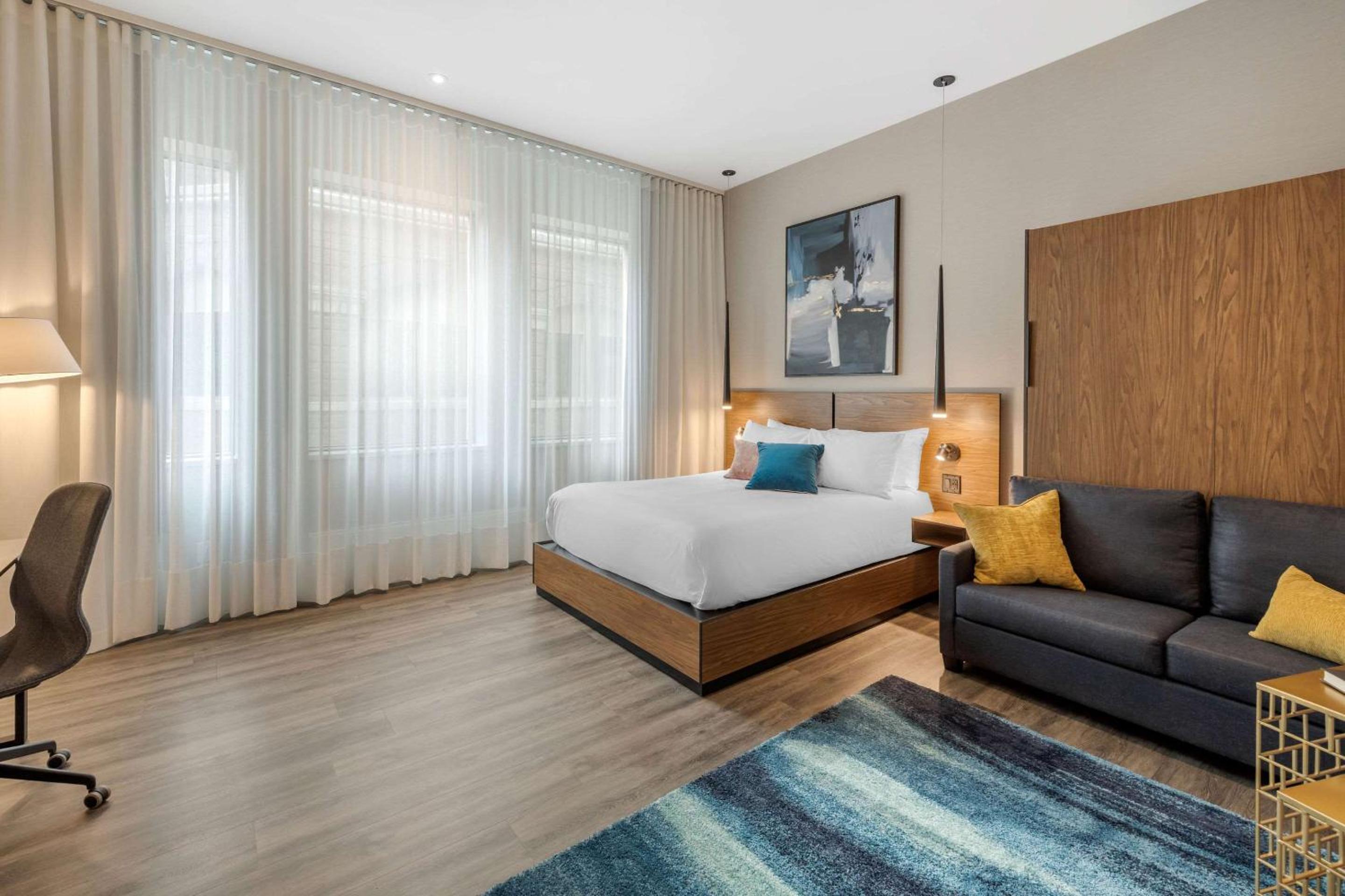 Superior Room with Two Queen Beds - Non-Smoking - Photo 9