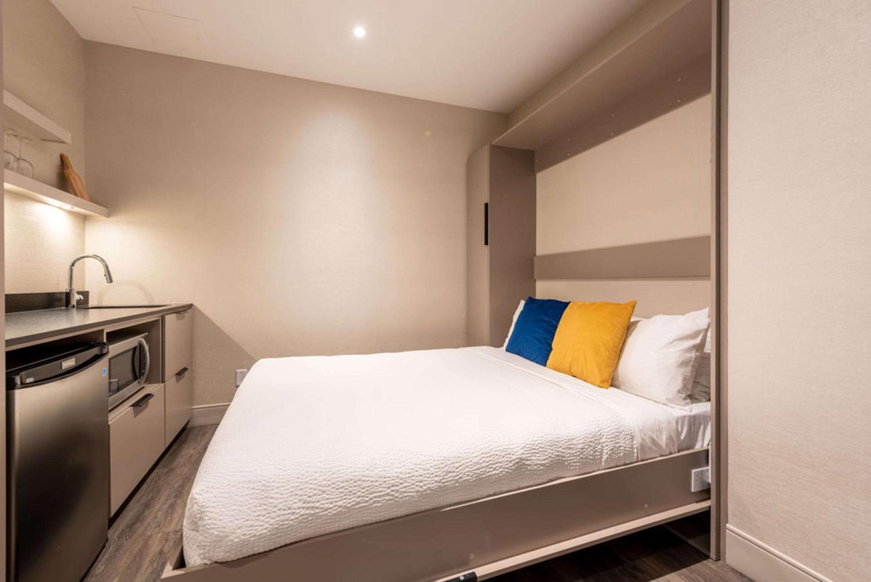 Superior Room with Two Queen Beds - Non-Smoking - Photo 4