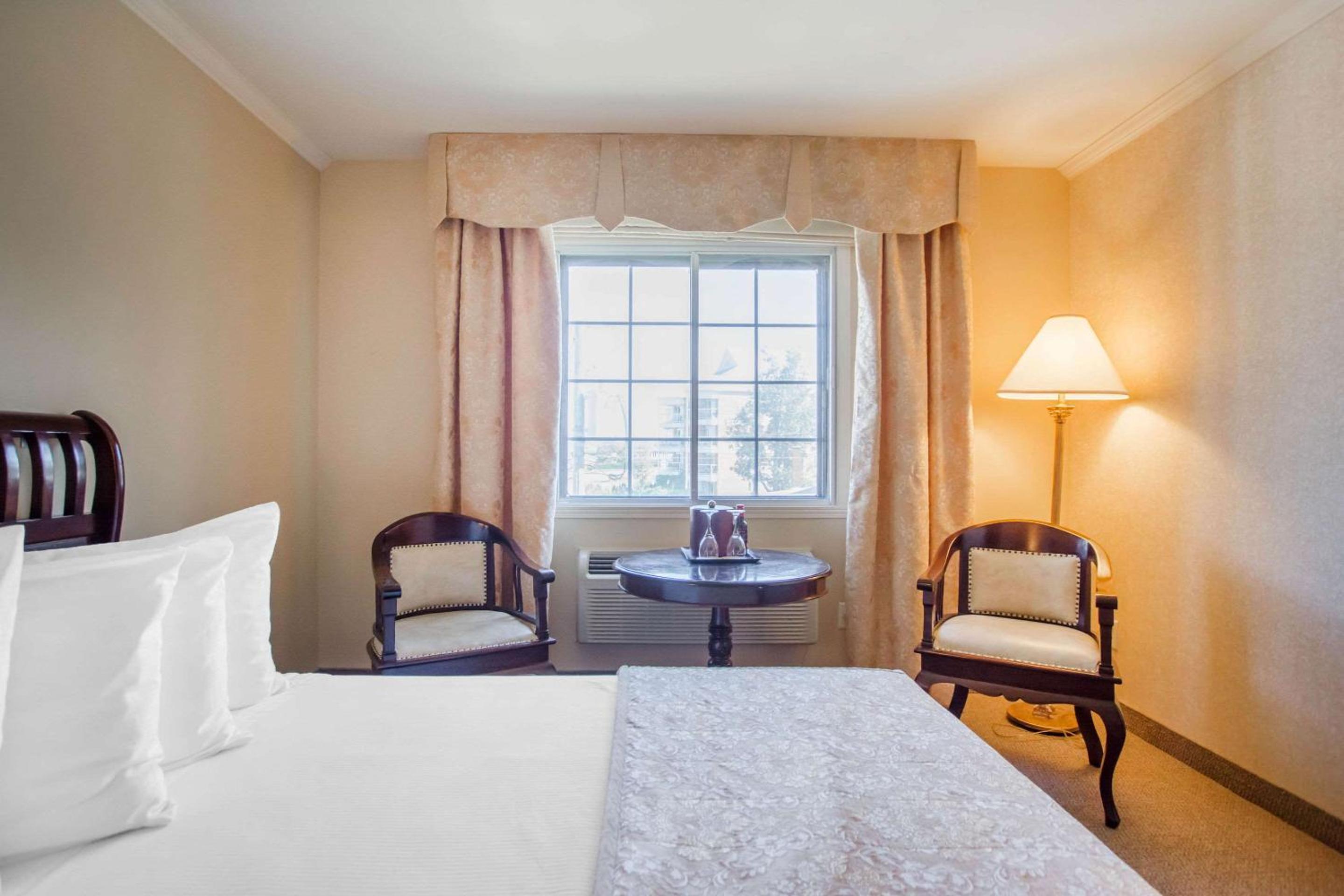 Classic Queen Room - Disability Access photo 1