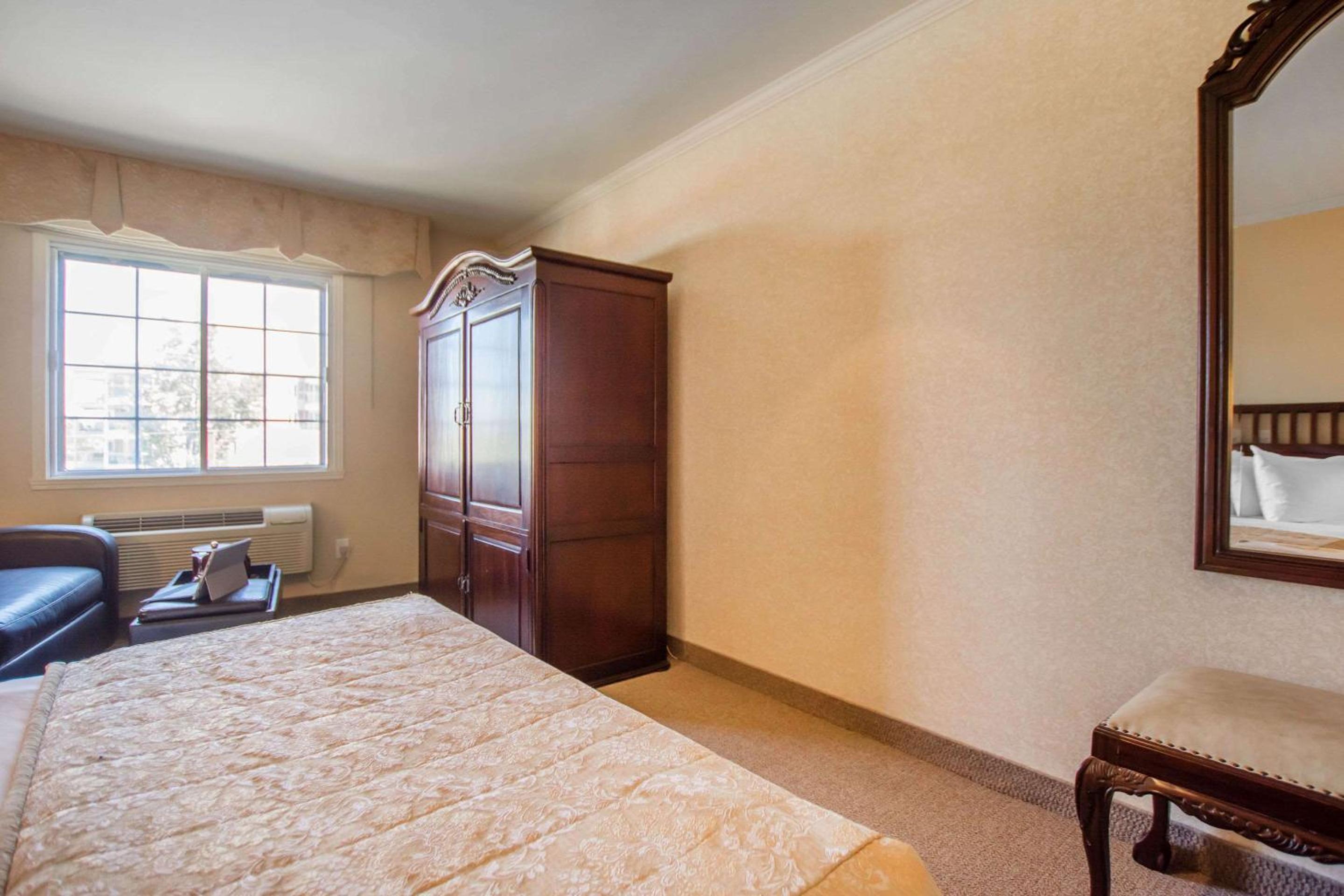 Classic Queen Room - Disability Access photo 2